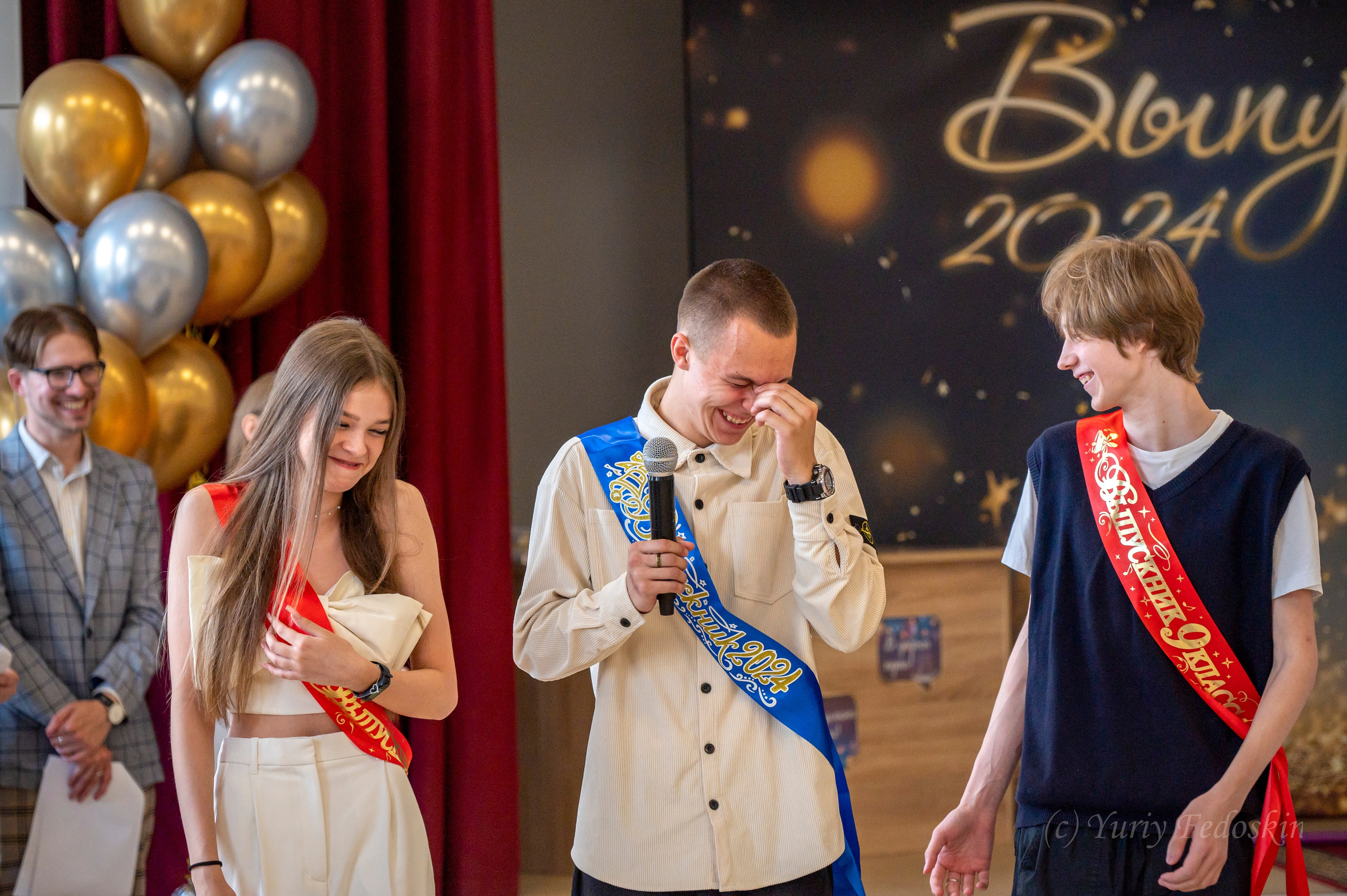 Репортаж о выпускном 9 классов в школе № 7 города Королёва, 26.06.24г. Профессиональный фотограф интерьеров в Москве Юрий Федоскин