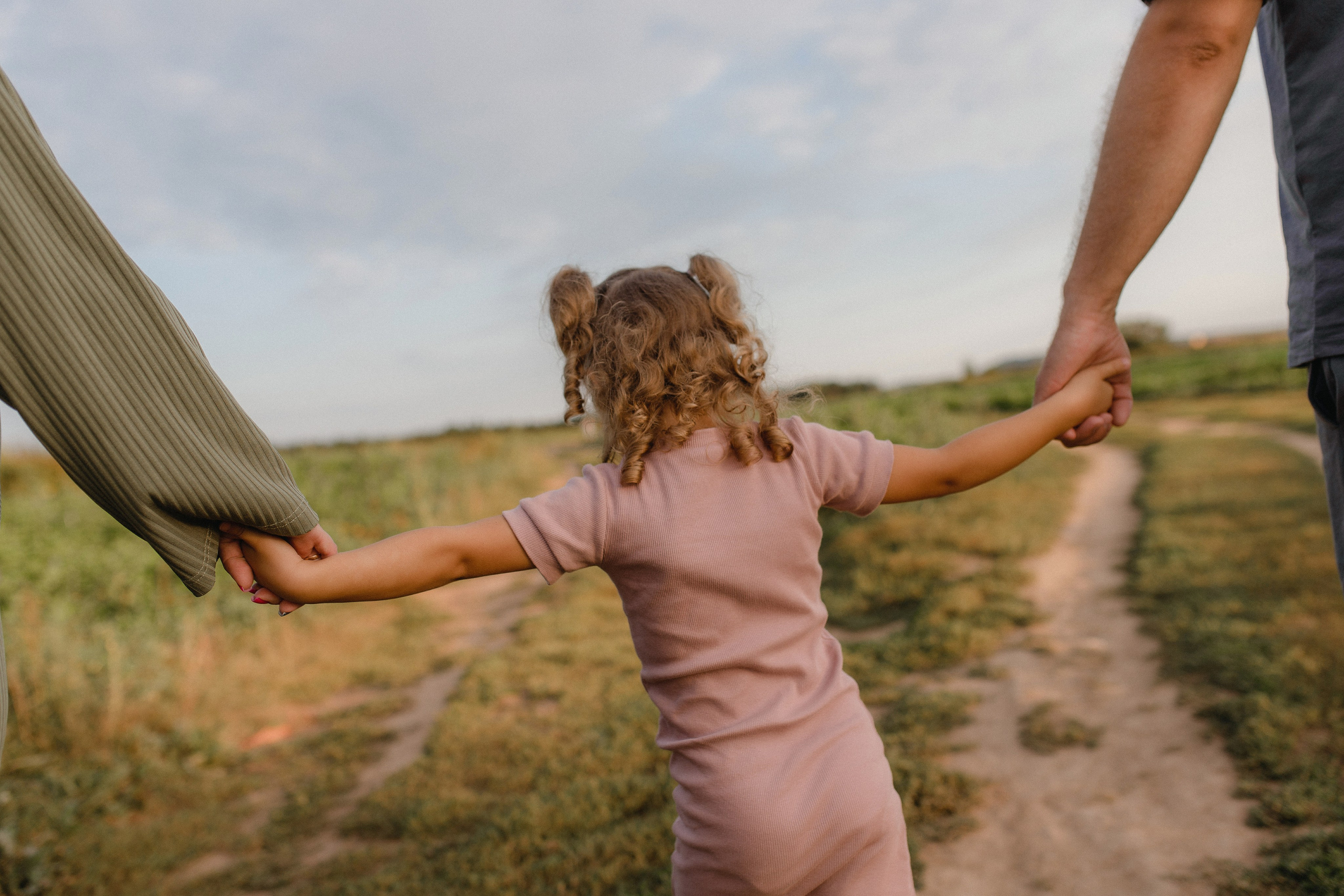 Аня, Вадим и Ева. Главная