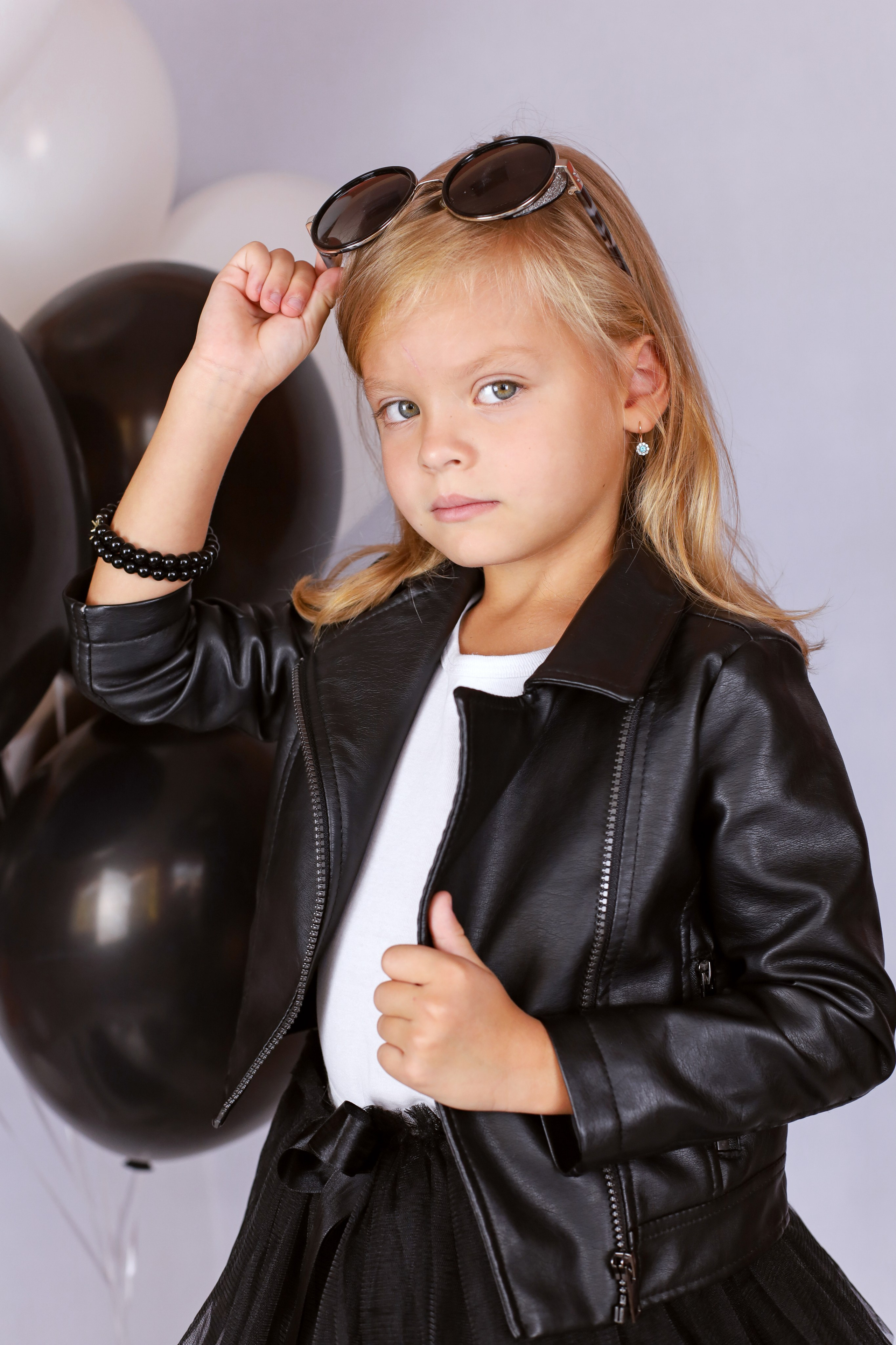 Черно-белое. Выпускные альбомы в Таганроге и Ростовской Области