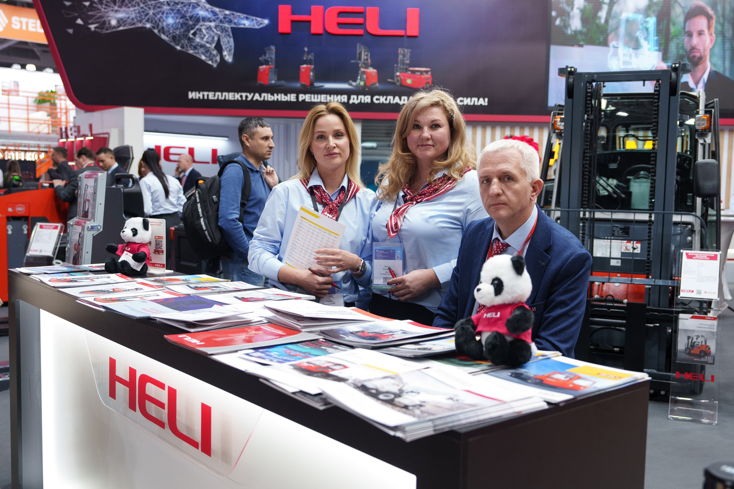 HELI. Стенд в Крокус Экспо. Фотограф Саша Блюз