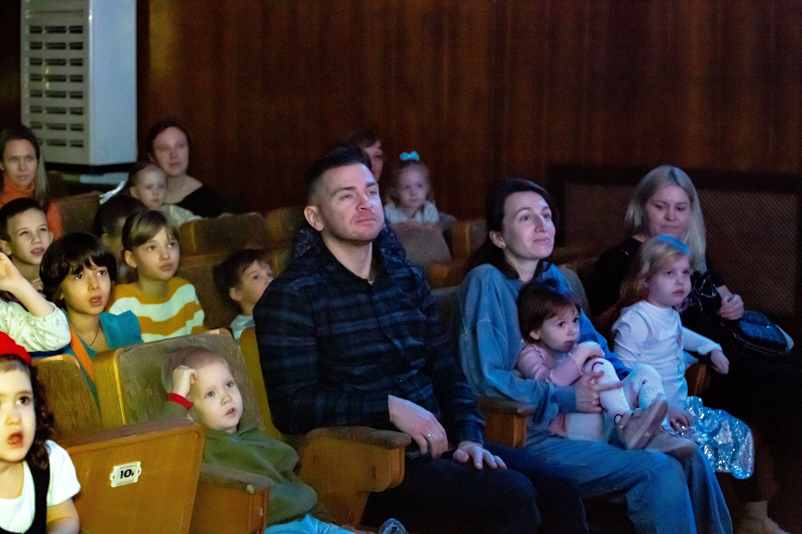 Спектакль Снежные человечки — театр Саквояж. Фотограф в Сочи Юрий Шептаев