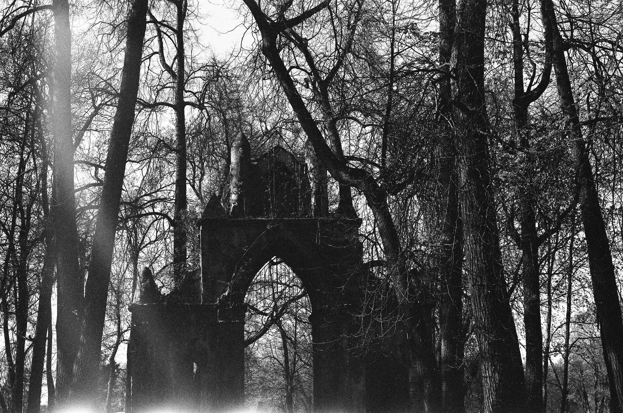 Юлиана в Готических воротах Демидовского парка. Мари Линёк-Стельмах Фотохудожник Санкт-Петербург/Урал