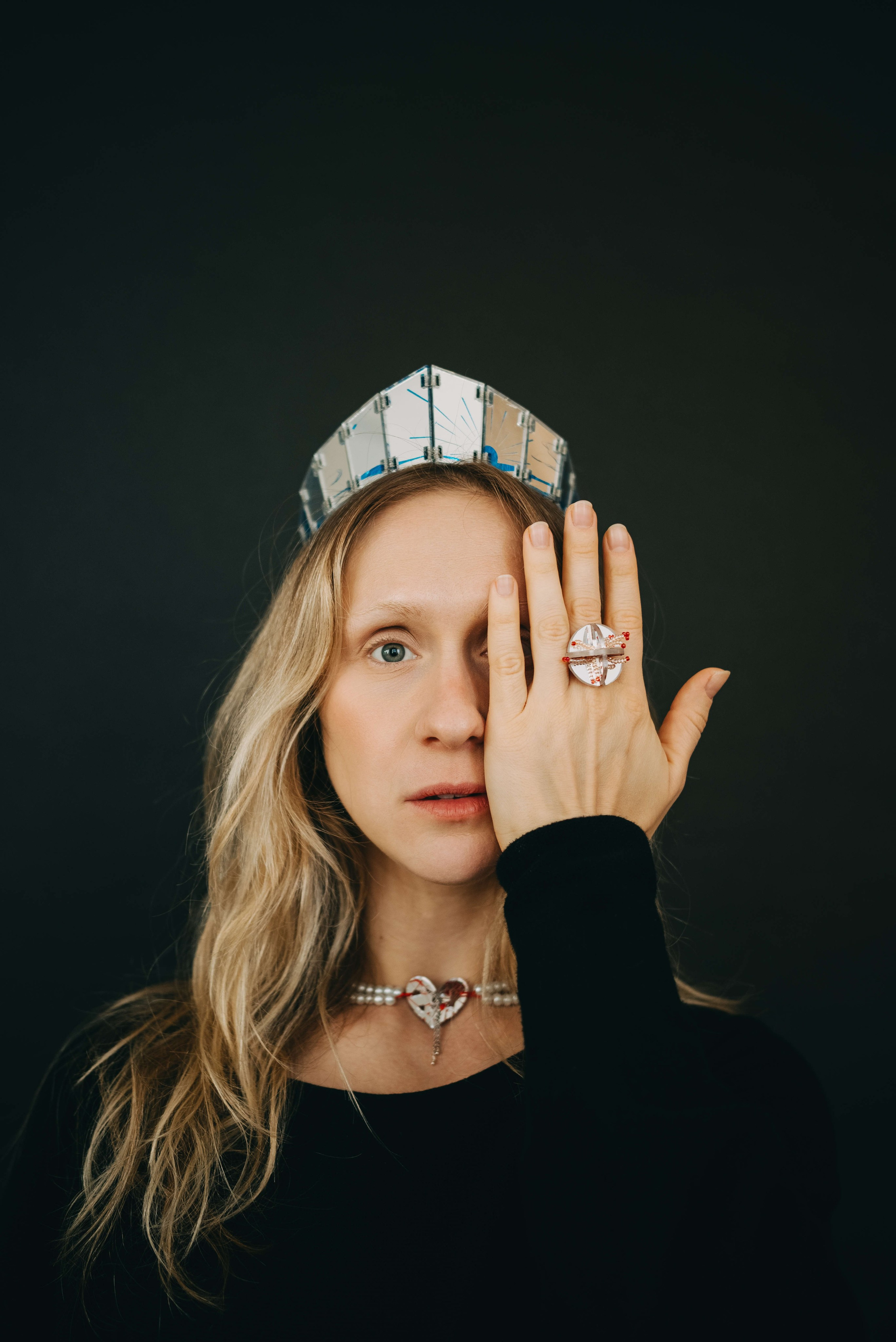 Съемка для бренда украшений в славянском стиле. Портретный и свадебный фотограф в Тбилиси • xeniqo