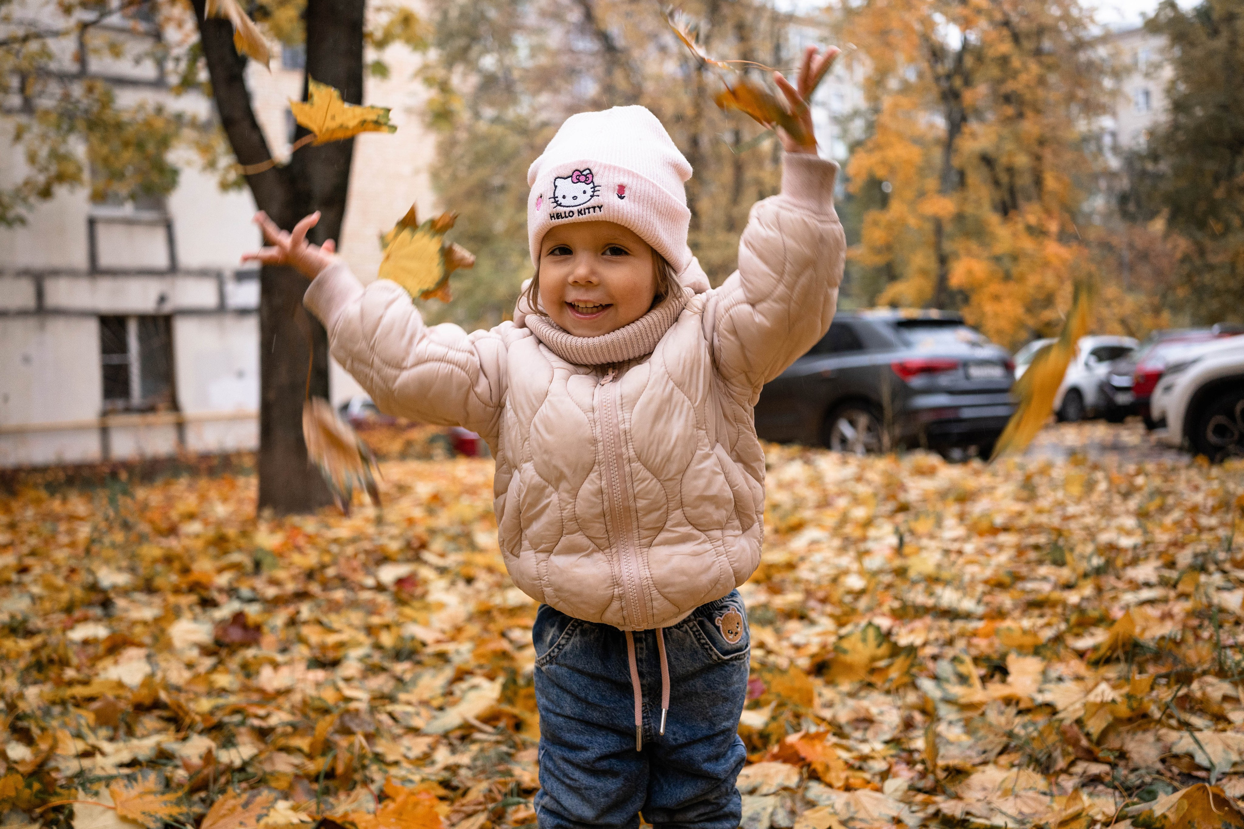 Осенняя фотосессия в Москве (во дворе дома)). Фотограф на роды Москва. Фотограф новорожденных Москва