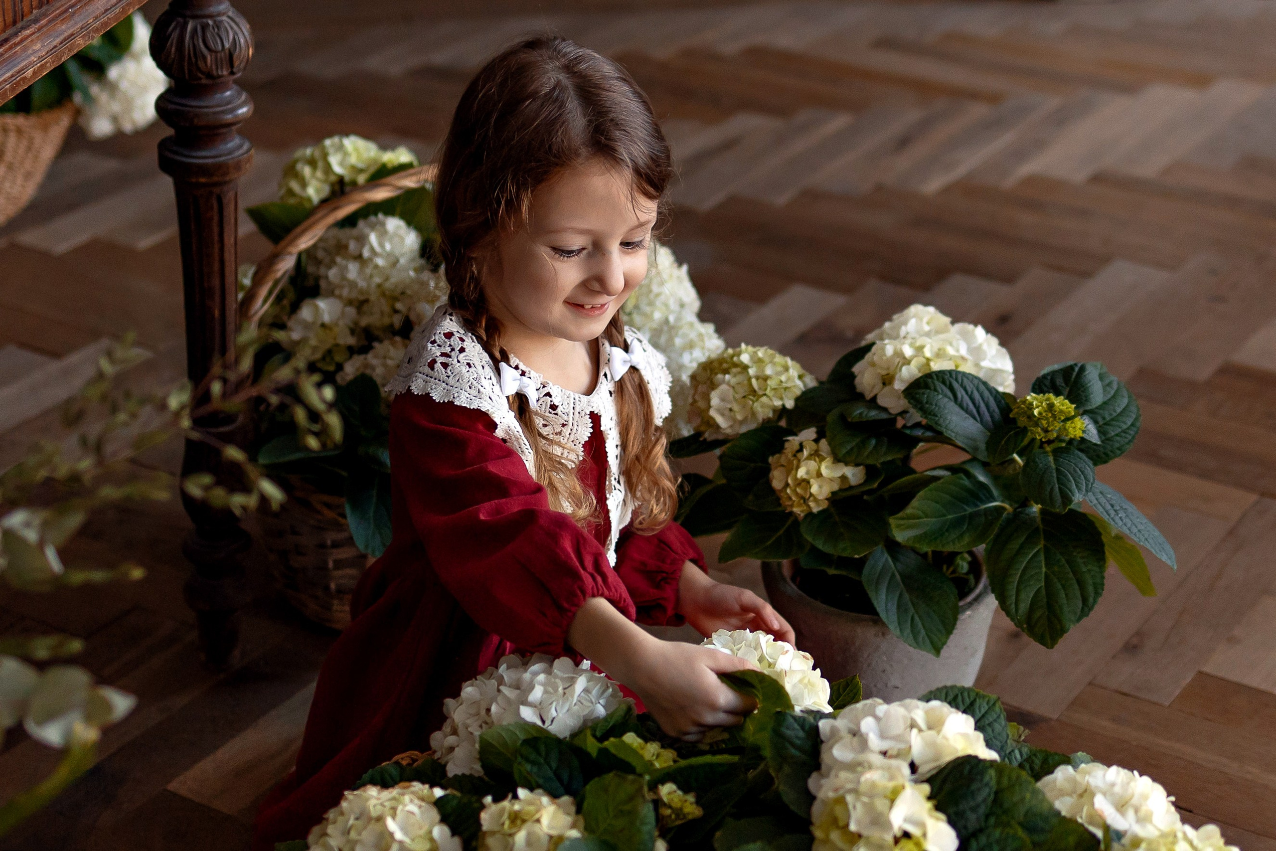 Мия в гортензиях. Семейный и детский фотограф Оля в Тюмени