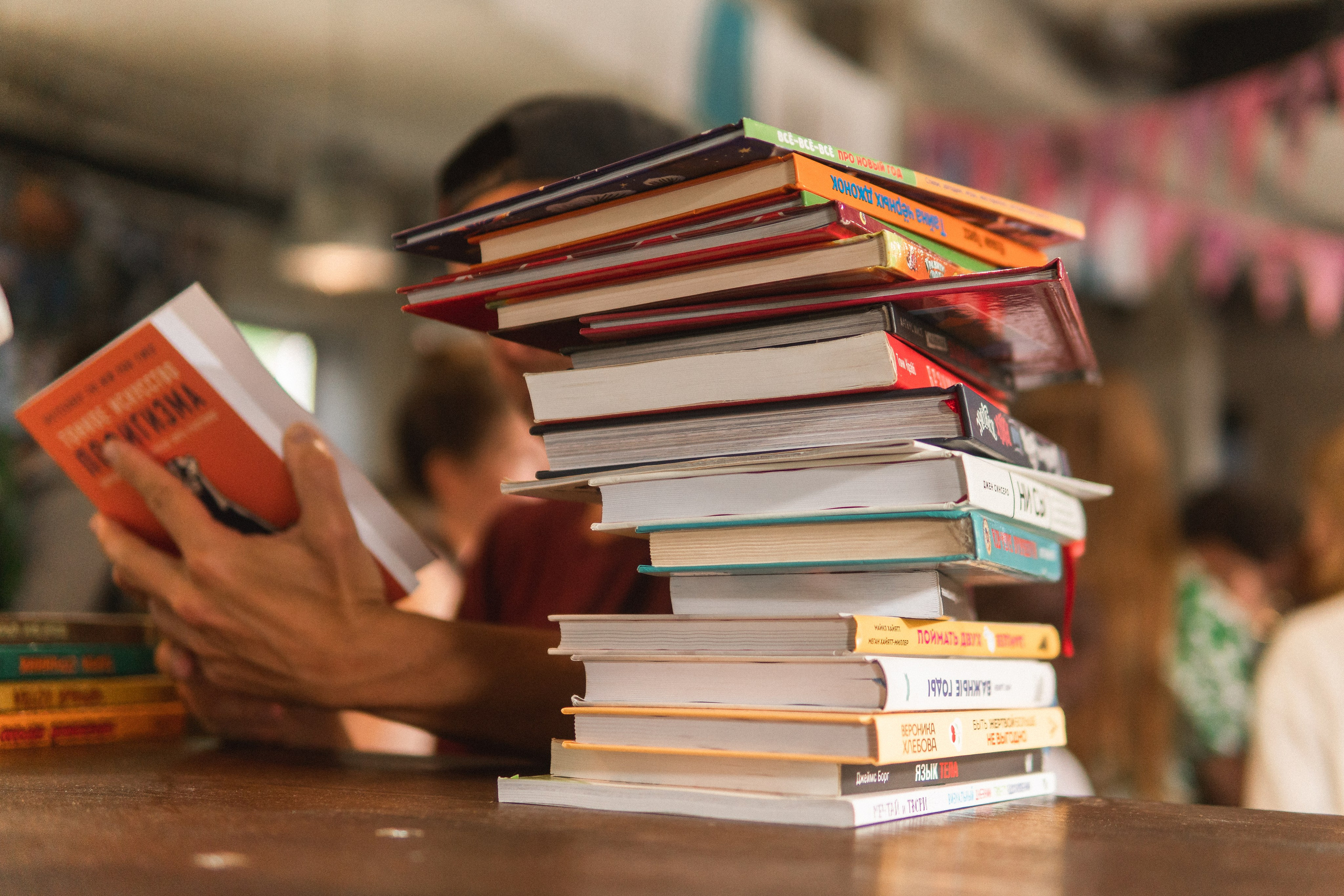 Благотворительный книжный маркет «ФОНАРЬ». Портретный и репортажный фотограф в Воронеже: Анастасия Пузикова