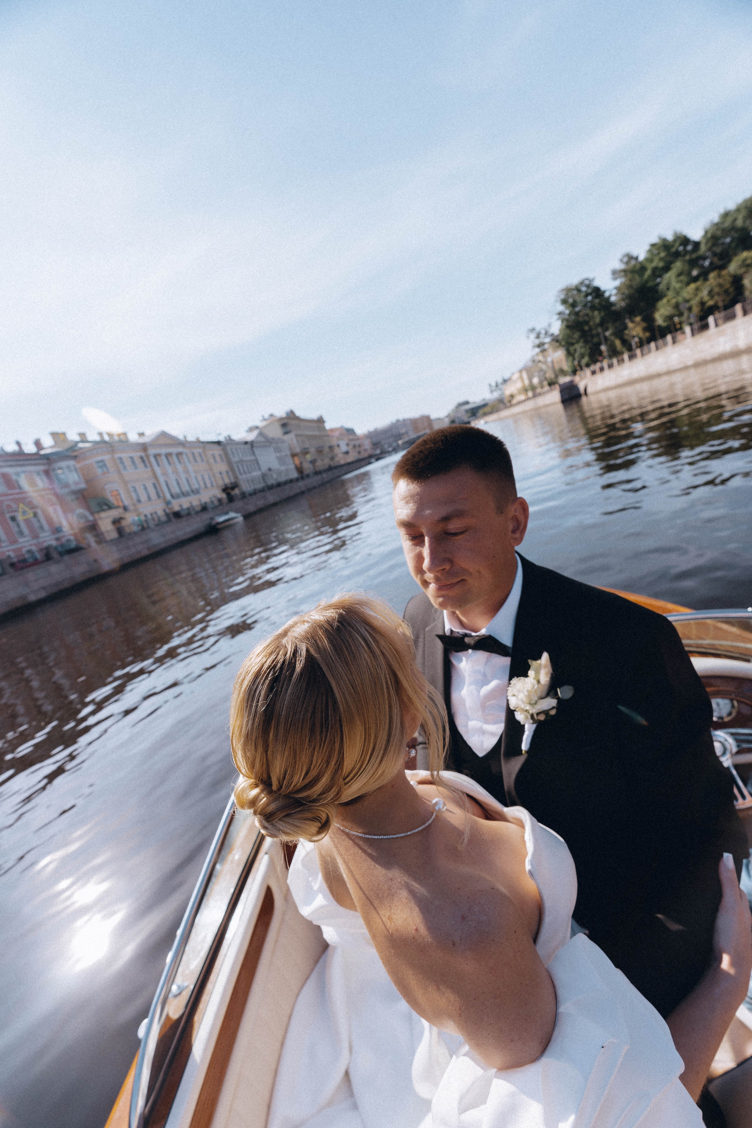 СВАДЕНБНАЯ СЬЕМКА НА КАТЕРЕ ПО КАНАЛАМ САНКТ-ПЕТЕРБУРГА И В АКВАТОРИИ НЕВЫ. Профессиональный фотограф, Санкт-Петербург — Виктория Богомолова