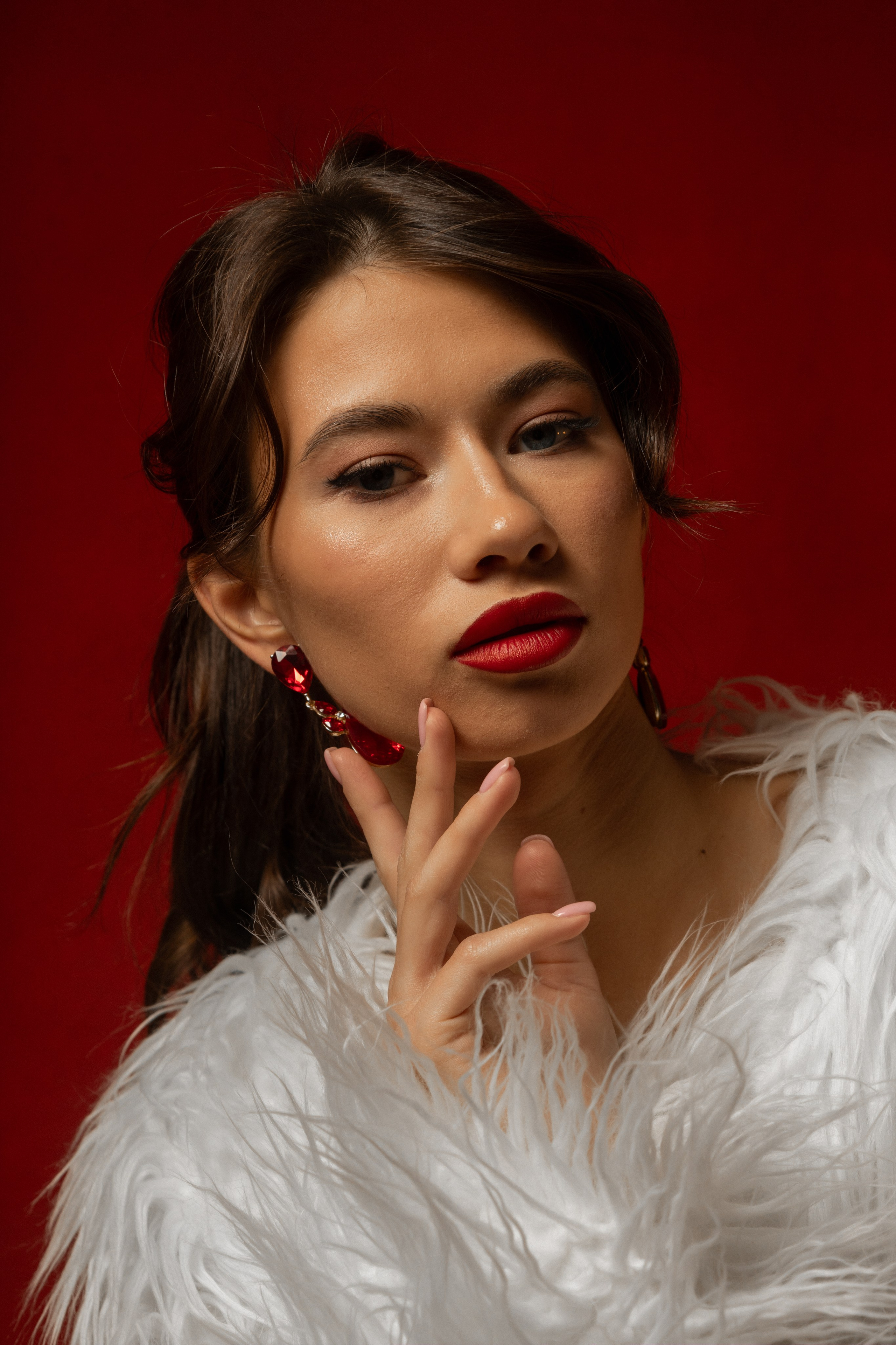 На красном фоне. Персональный фотограф в Санкт-Петербурге Тимур Калимулин