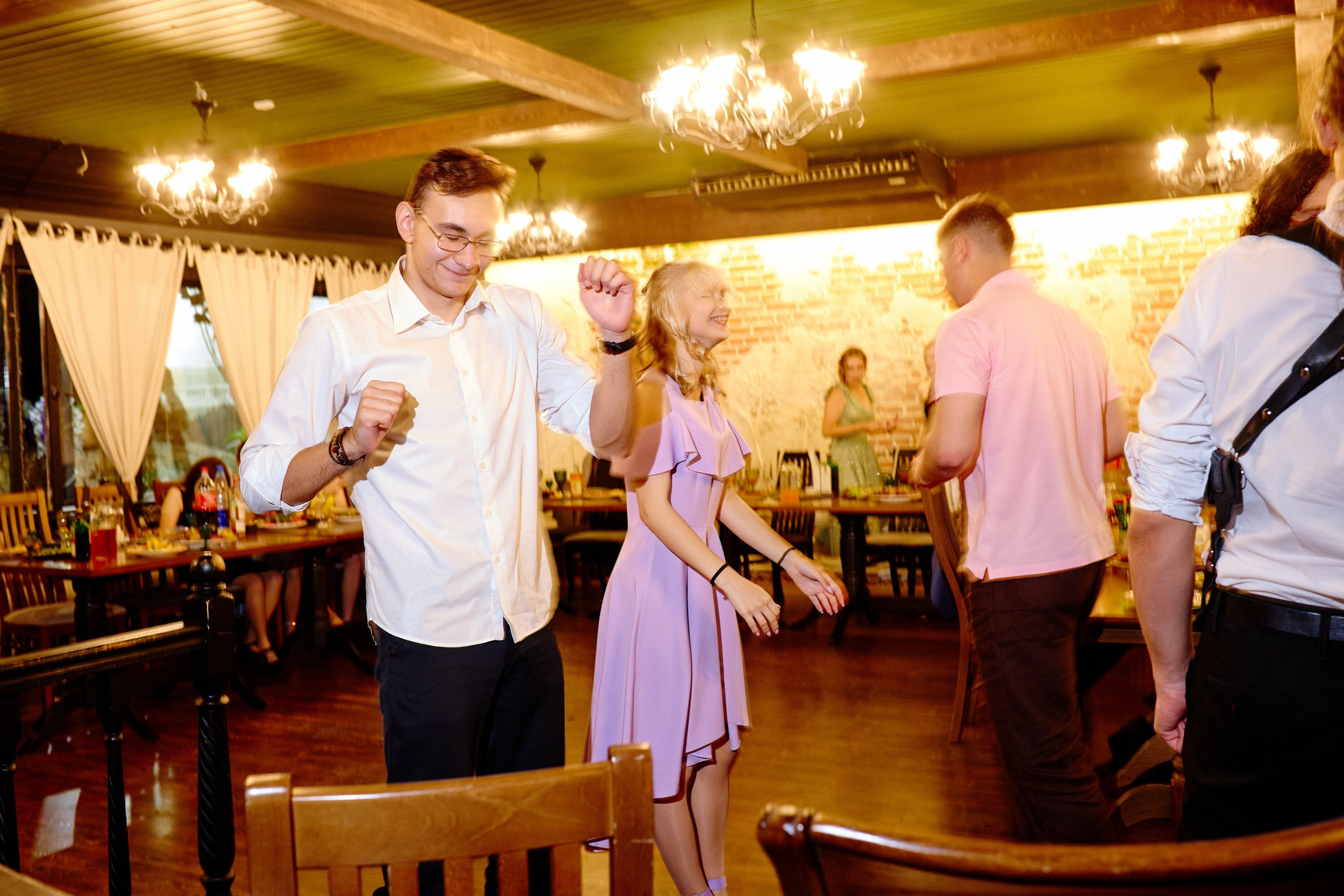 Выпускной 35 Сош. Фотограф Выпускные альбомы Таганрог Сергей Коробченко