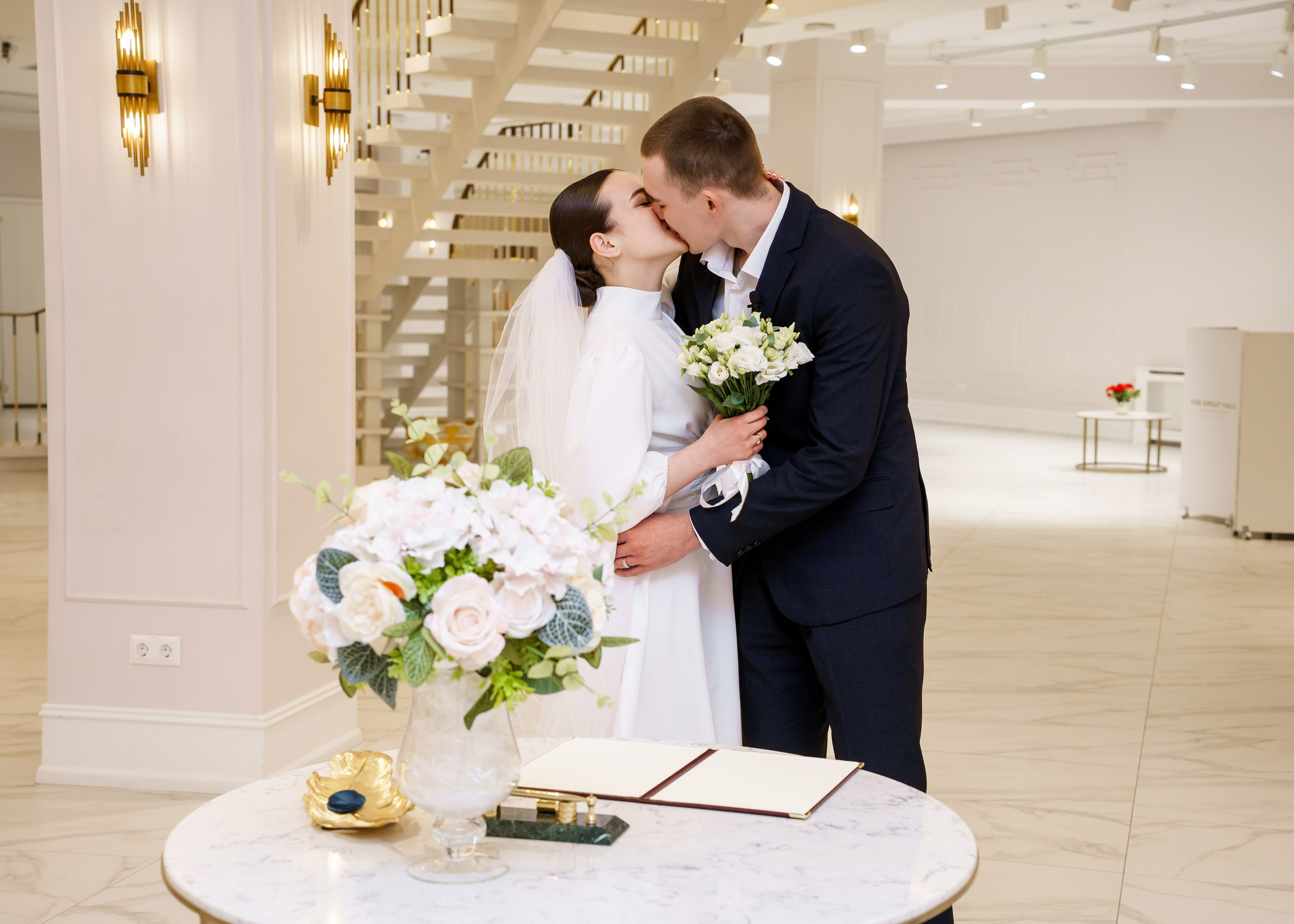 Екатерина и Никита. ЗАГС и прогулка. Фотограф и видеограф в Москве и Московской области Мария Вишня