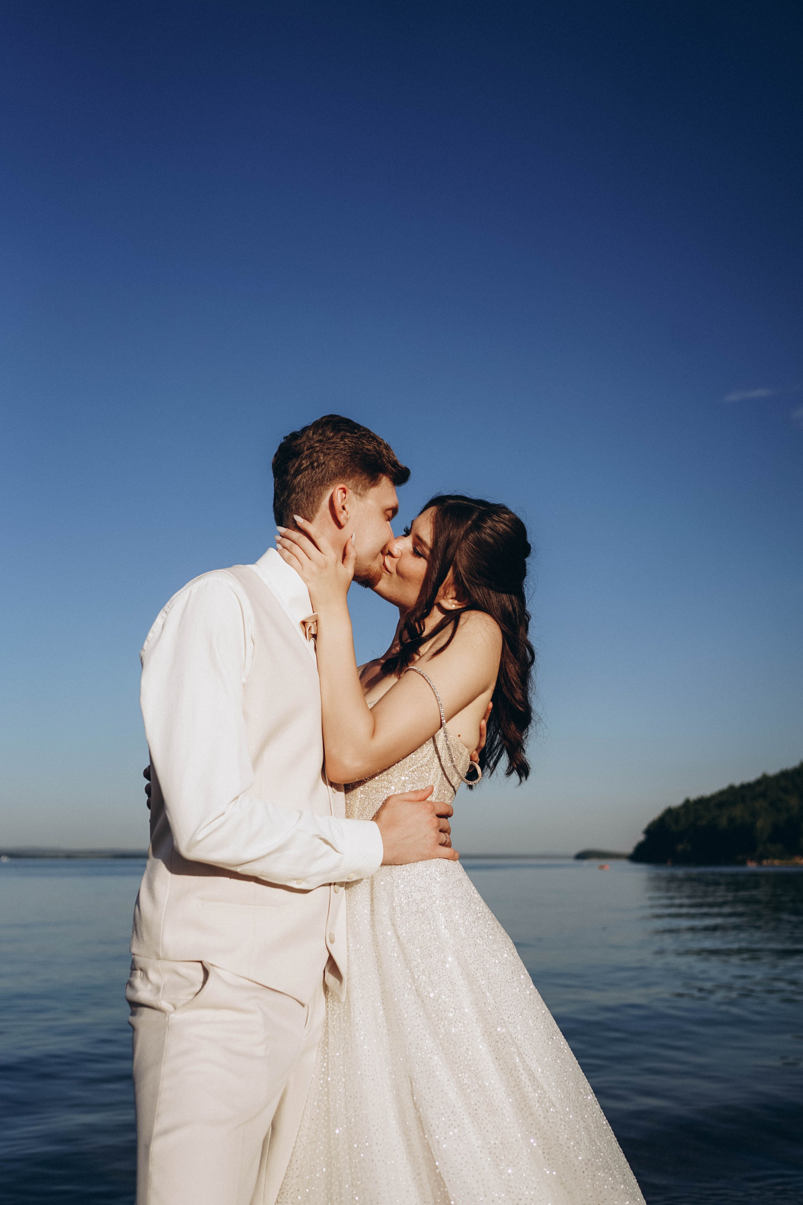 Яна и Никита: сборы в отеле, регистрация и банкет. Фотограф в Иркутске