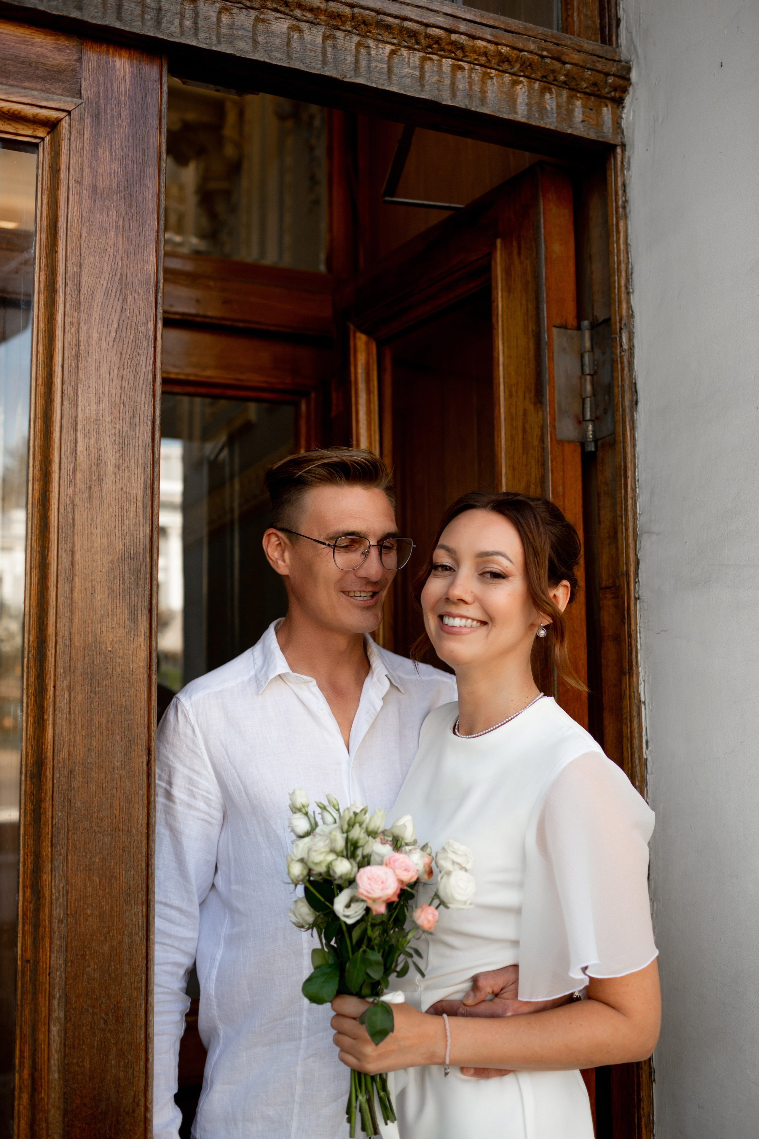 Свадебная фотопрогулка по улицам Петербурга. Свадебный фотограф Кирилл Белый