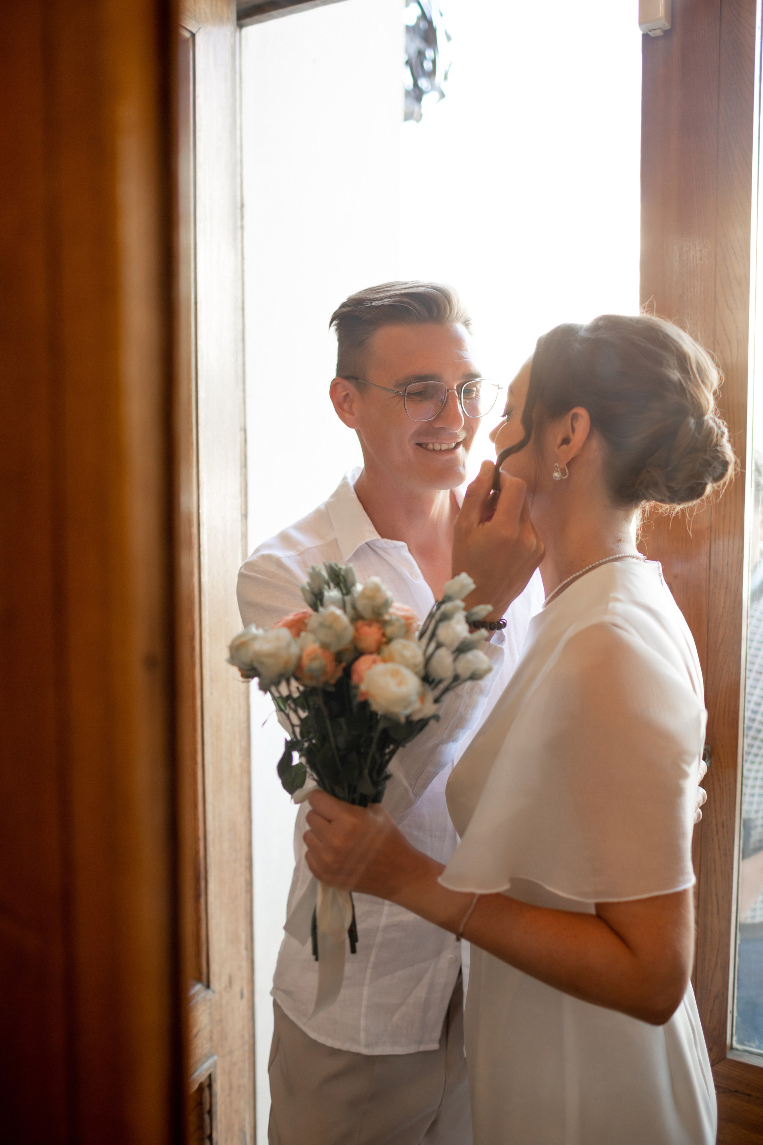 Свадебная фотопрогулка в Петербурге летом. Свадебный фотограф Кирилл Белый