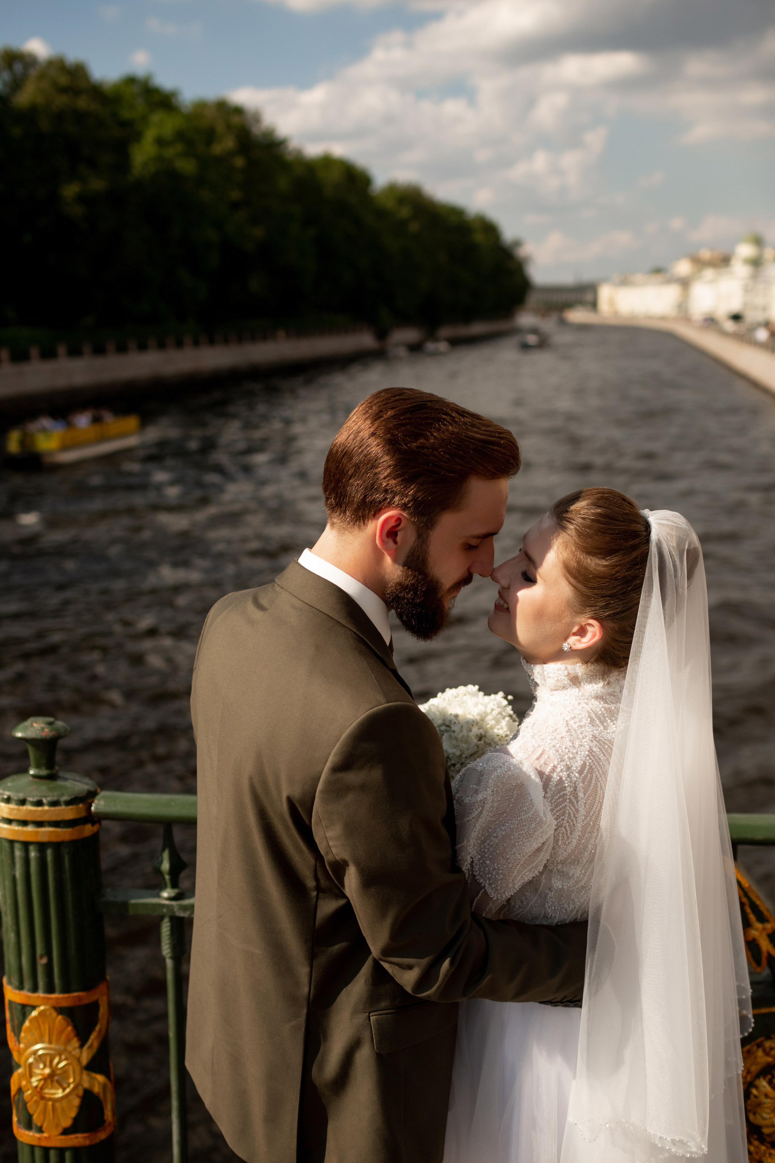 Свадебная фотопрогулка в Петербурге. Свадебный фотограф Кирилл Белый