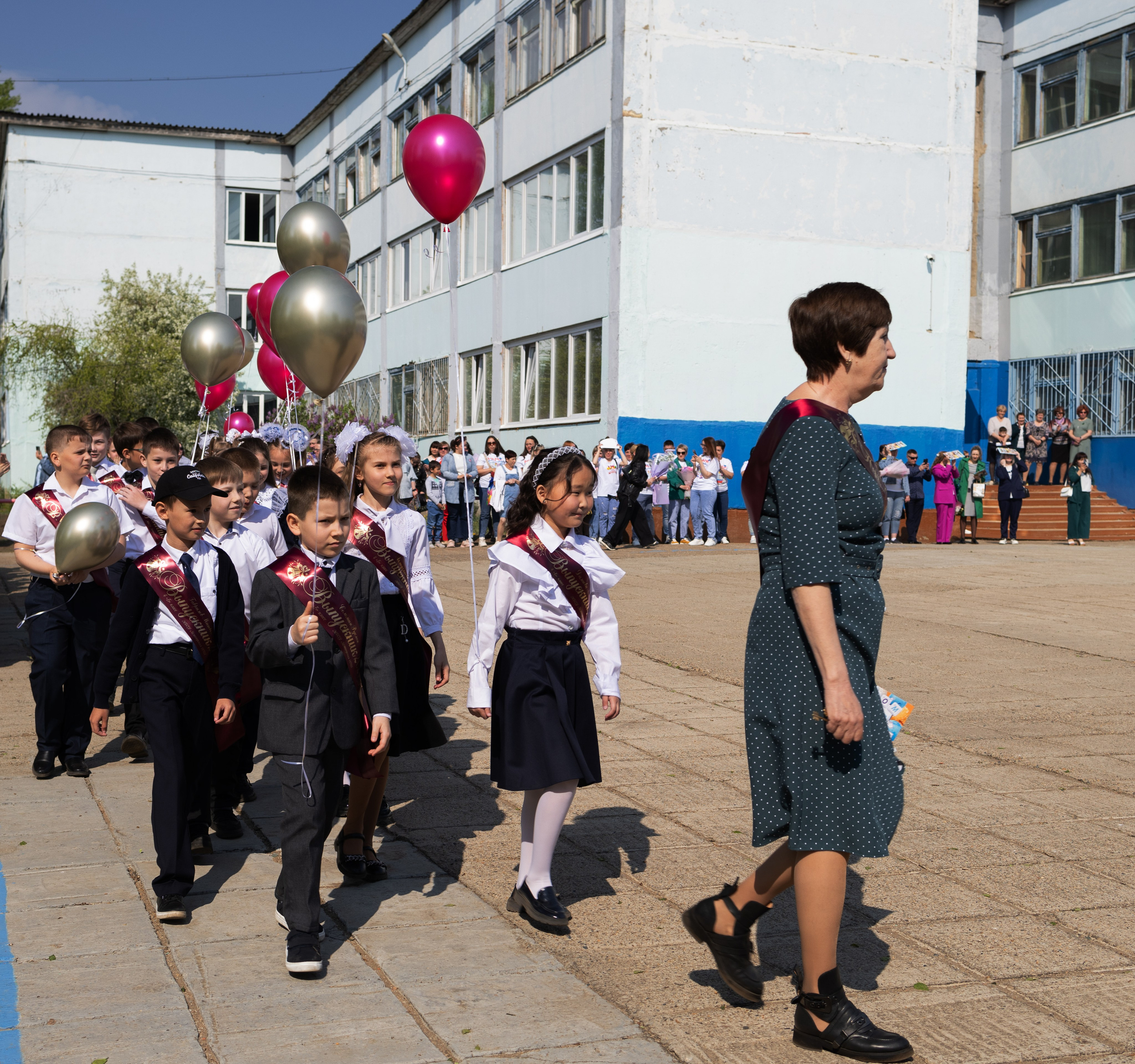 Выпускной 2024. 4 класс. Фотограф Юлия Левандовская, п.Ясногорск