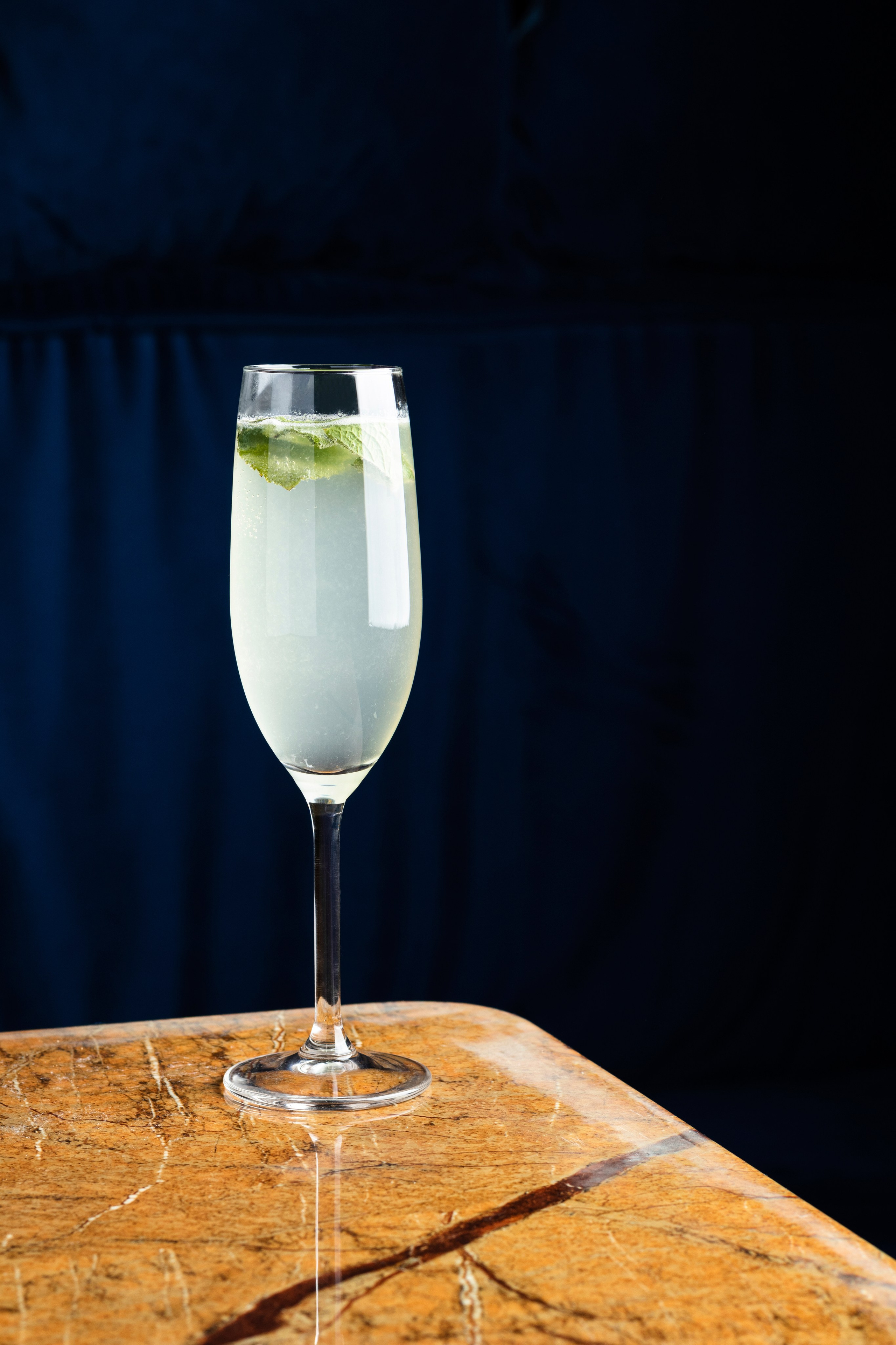 Фото коктейля с шампанским для барного меню