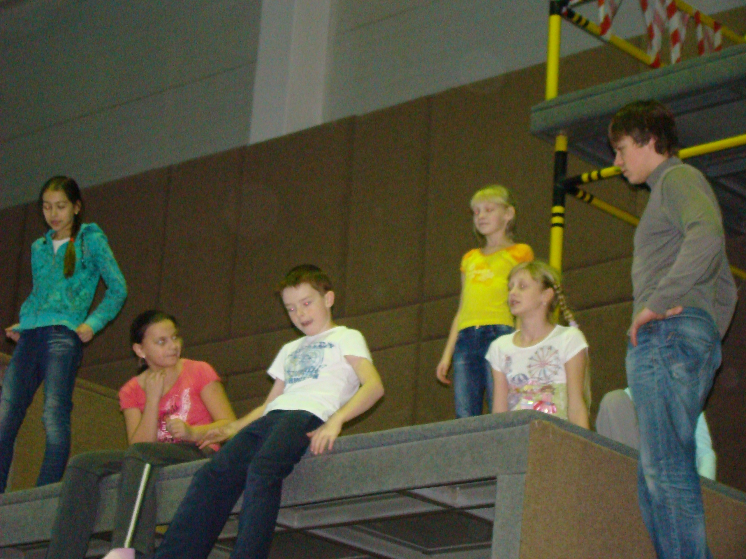 Катя ДР 12 лет Дома + Спортекс 04.12.2011. Семейный, Свадебный фотограф СПБ Питер— Романова Екатерина