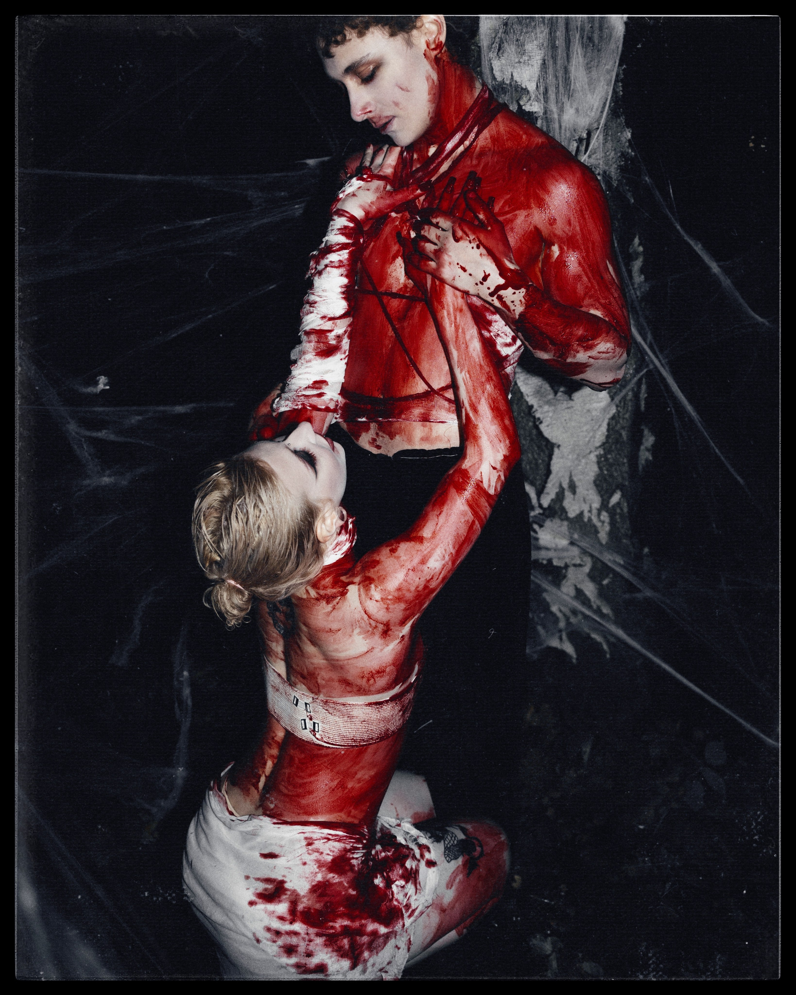 Bloody. Арт — фотограф Лиза Мармеладова