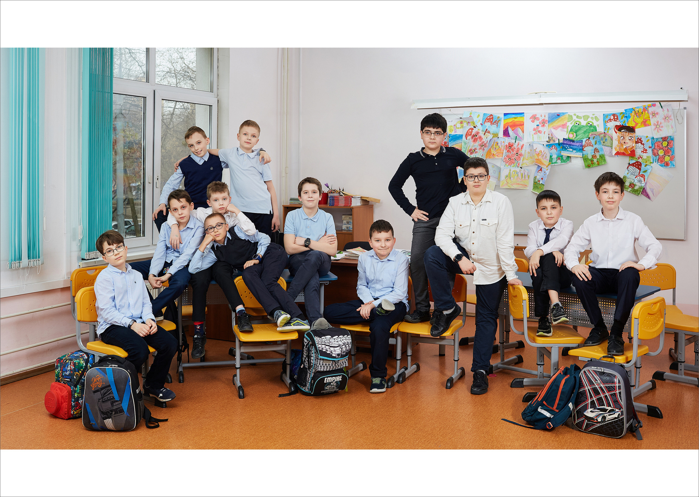 4 класс. В школе. Школьный фотограф Сергей Беликов