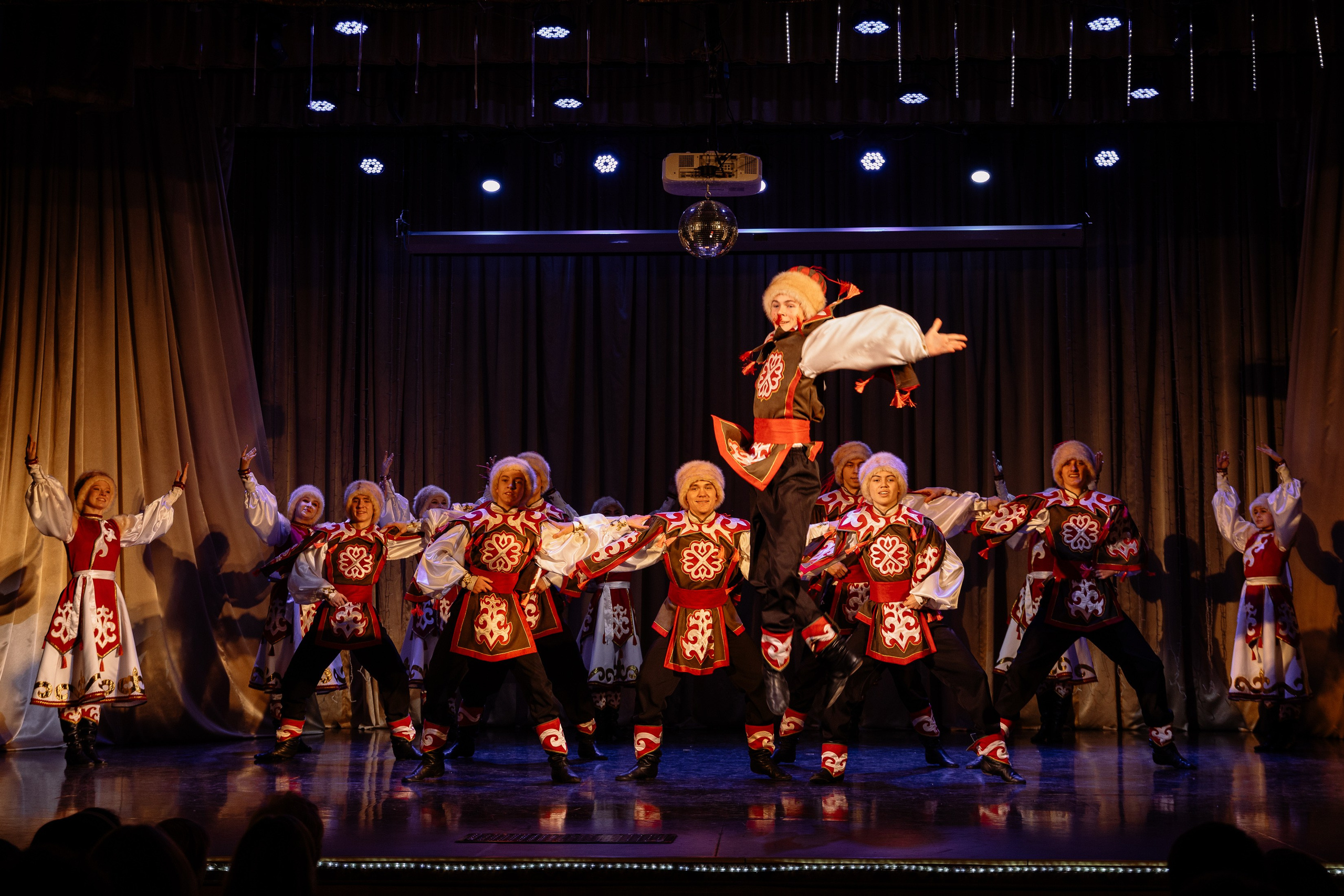 Сибирские узоры ДК Ефремова. Фотограф Юлия Мальцева