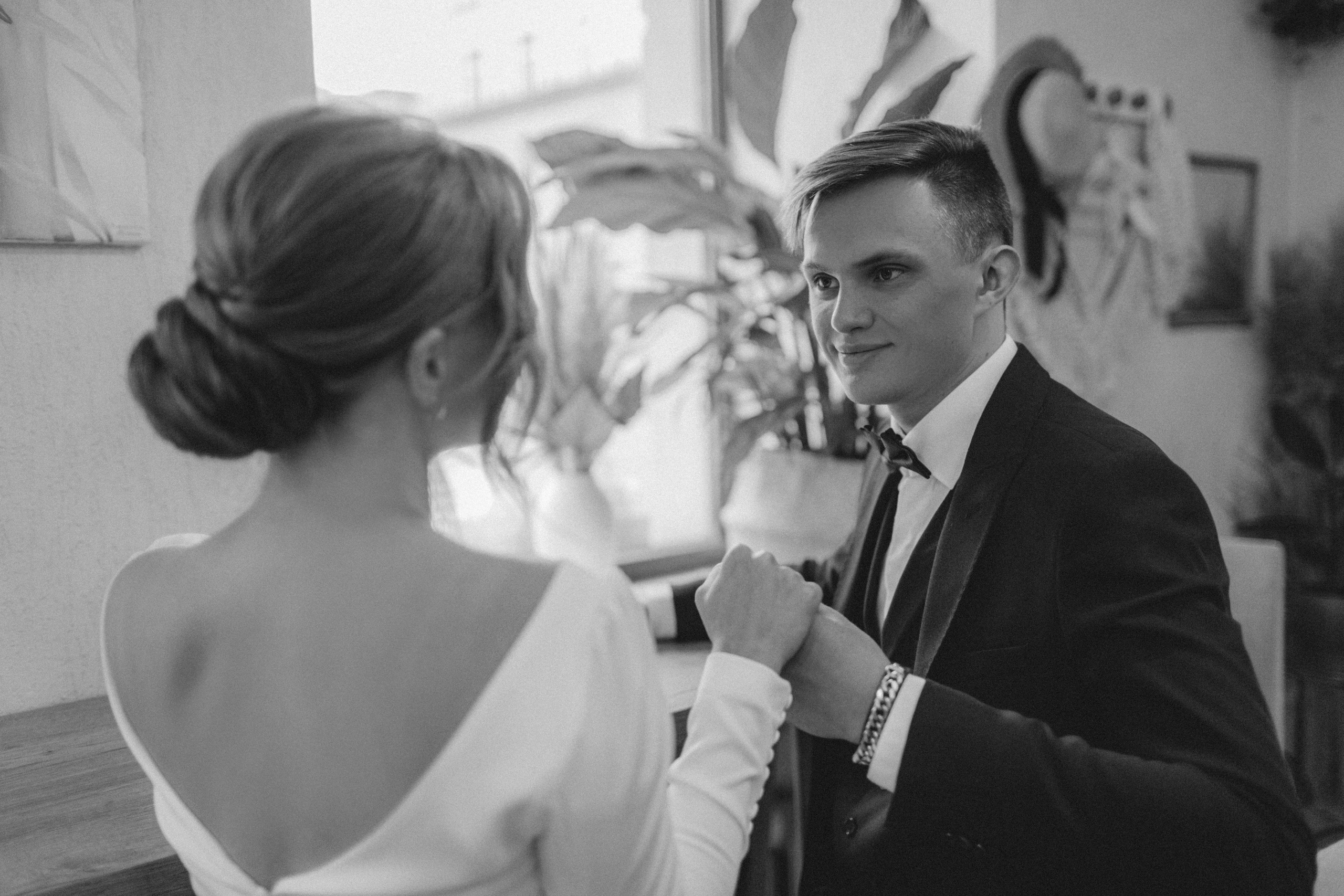 Фотосессия невесты Маргариты в свадебном платье Брижит миди от Бонжур. Свадебный салон-ателье Бонжур в Минске Bonjour