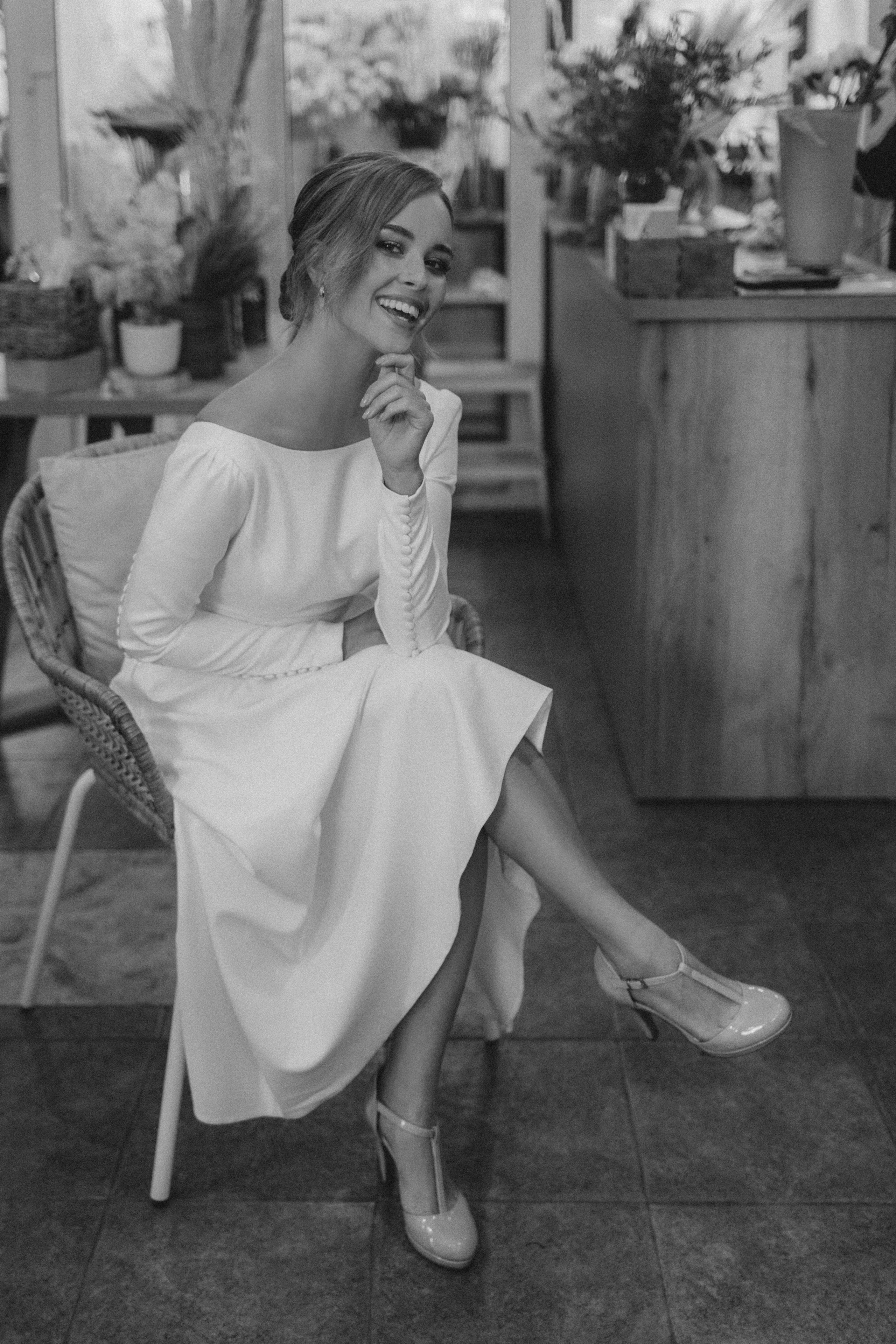 Фотосессия невесты Маргариты в свадебном платье Брижит миди от Бонжур. Свадебный салон-ателье Бонжур в Минске Bonjour