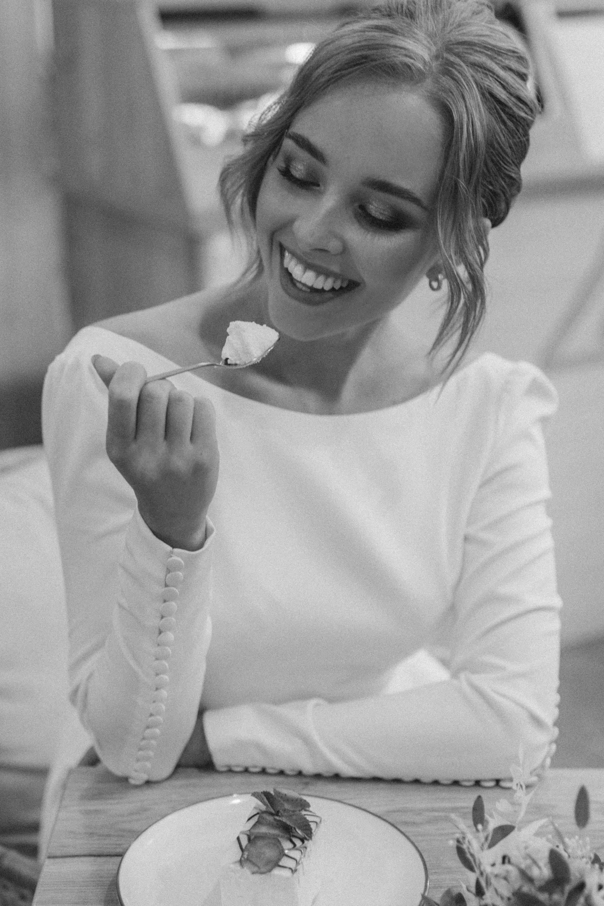 Фотосессия невесты Маргариты в свадебном платье Брижит миди от Бонжур. Свадебный салон-ателье Бонжур в Минске Bonjour