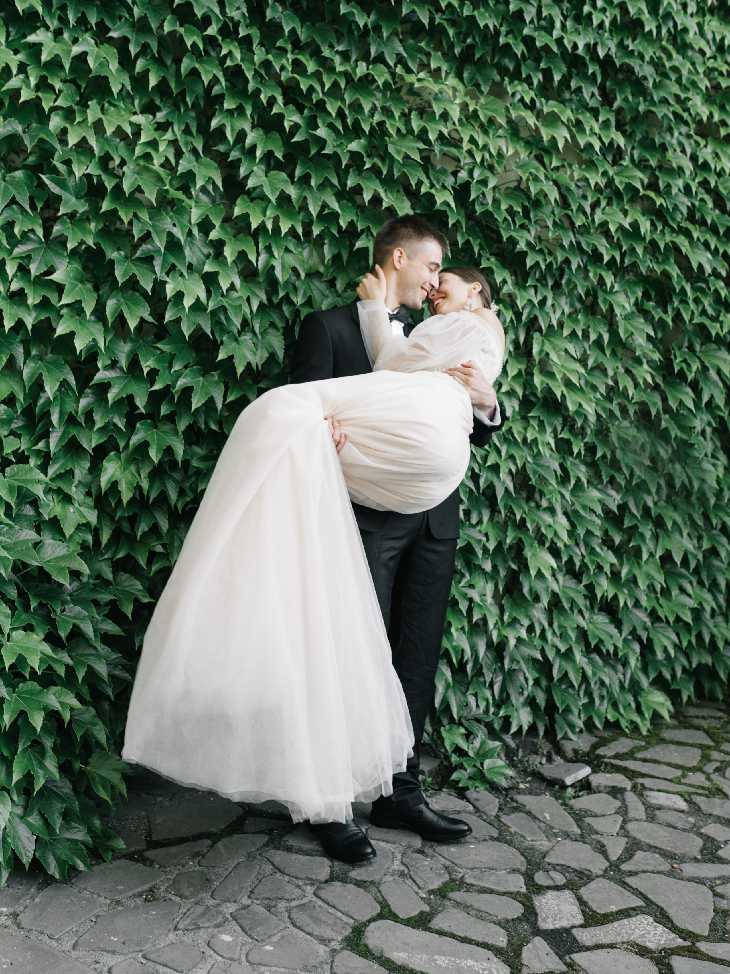 Валентин и Мария. Свадебный салон-ателье Бонжур в Минске Bonjour