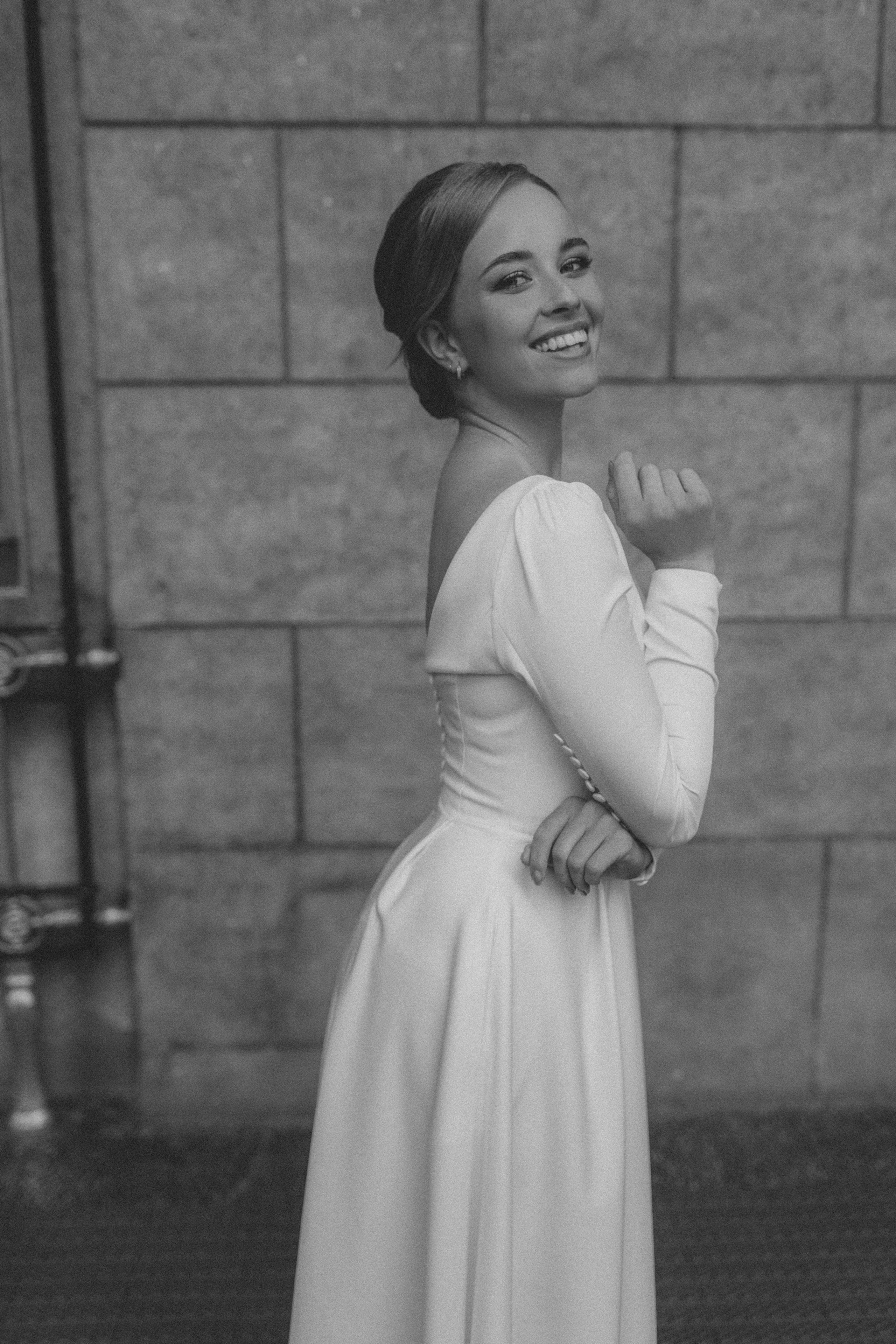 Фотосессия невесты Маргариты в свадебном платье Брижит миди от Бонжур. Свадебный салон-ателье Бонжур в Минске Bonjour