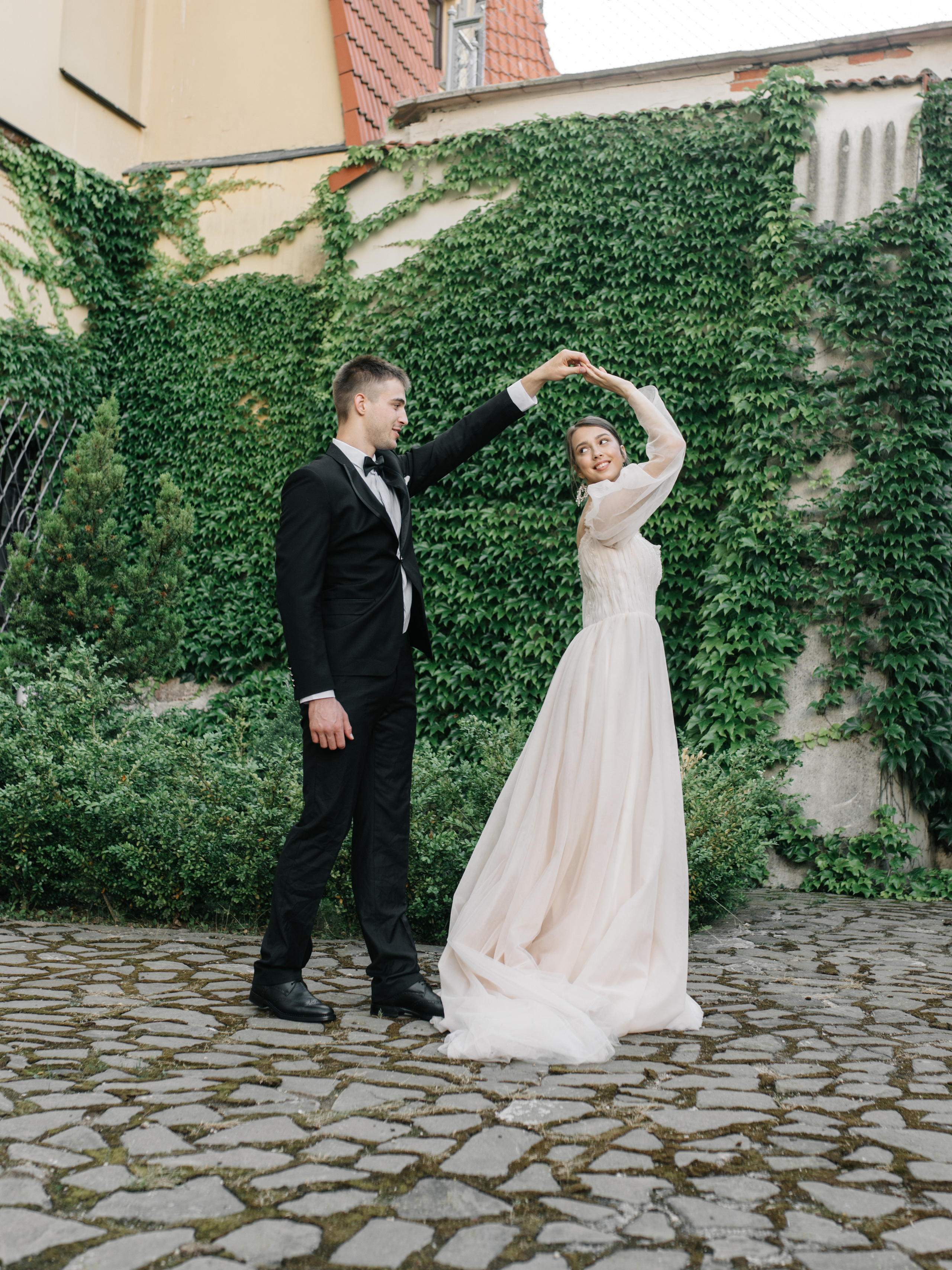 Валентин и Мария. Свадебный салон-ателье Бонжур в Минске Bonjour