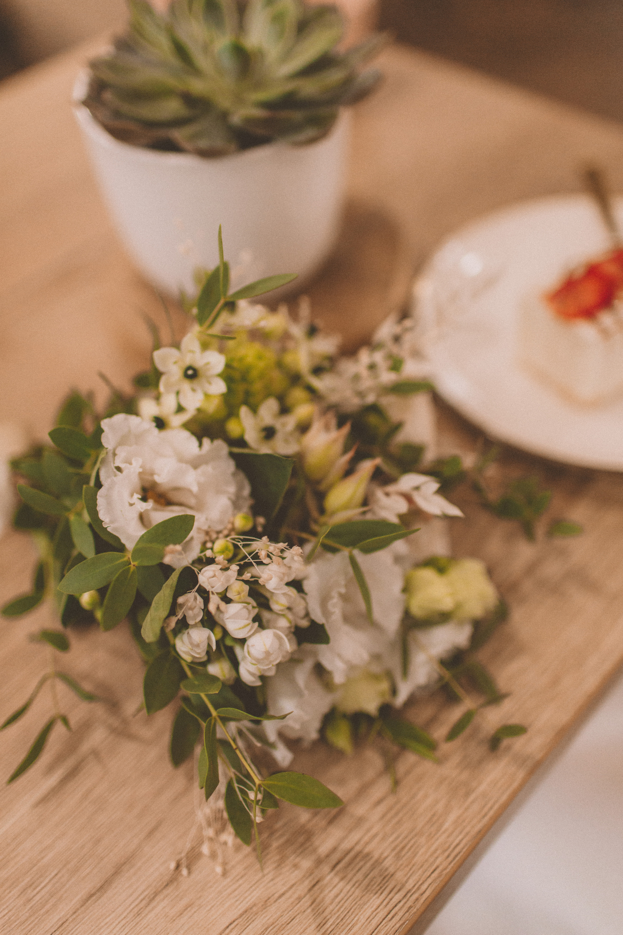 Фотосессия невесты Маргариты в свадебном платье Брижит миди от Бонжур. Свадебный салон-ателье Бонжур в Минске Bonjour