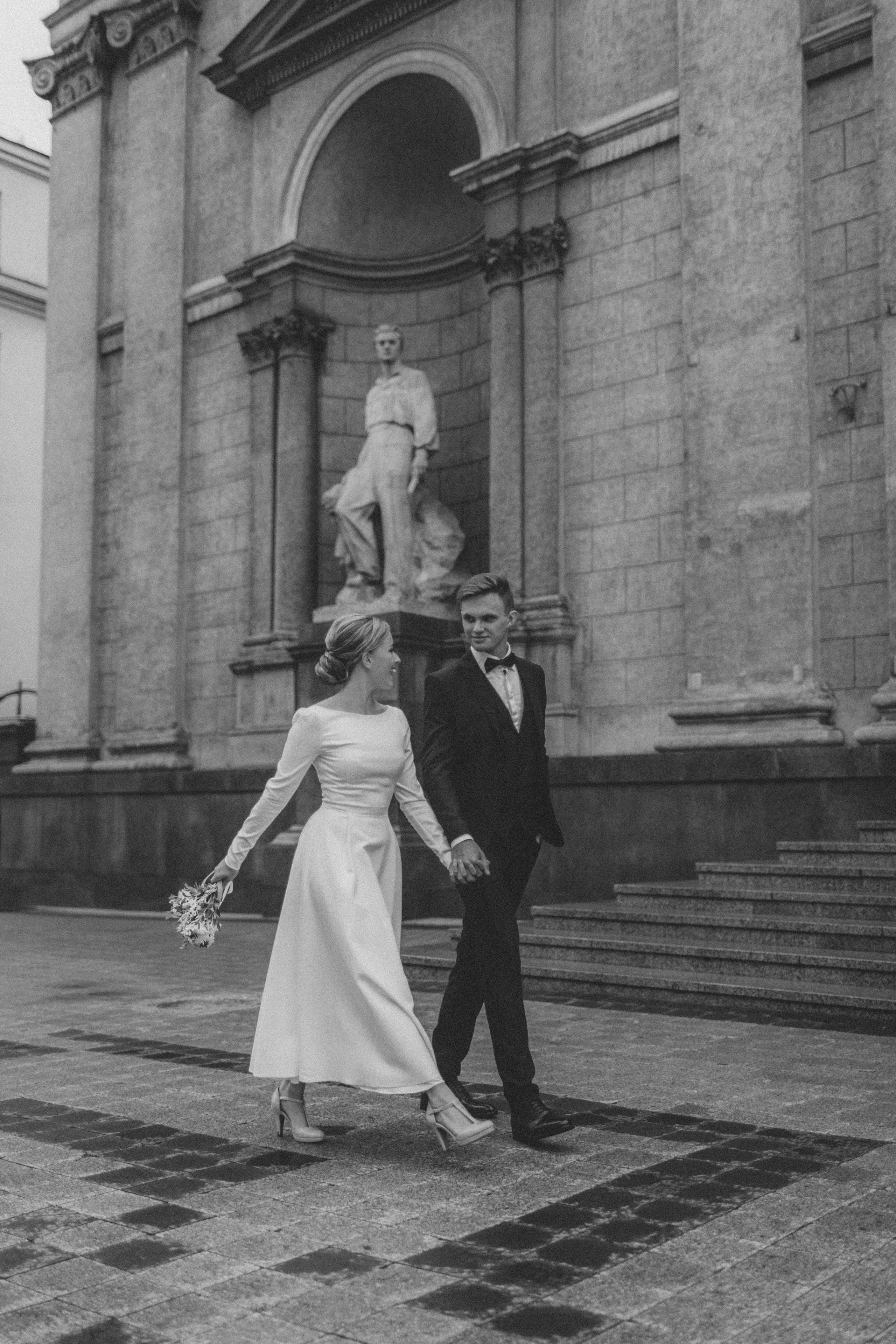 Фотосессия невесты Маргариты в свадебном платье Брижит миди от Бонжур. Свадебный салон-ателье Бонжур в Минске Bonjour