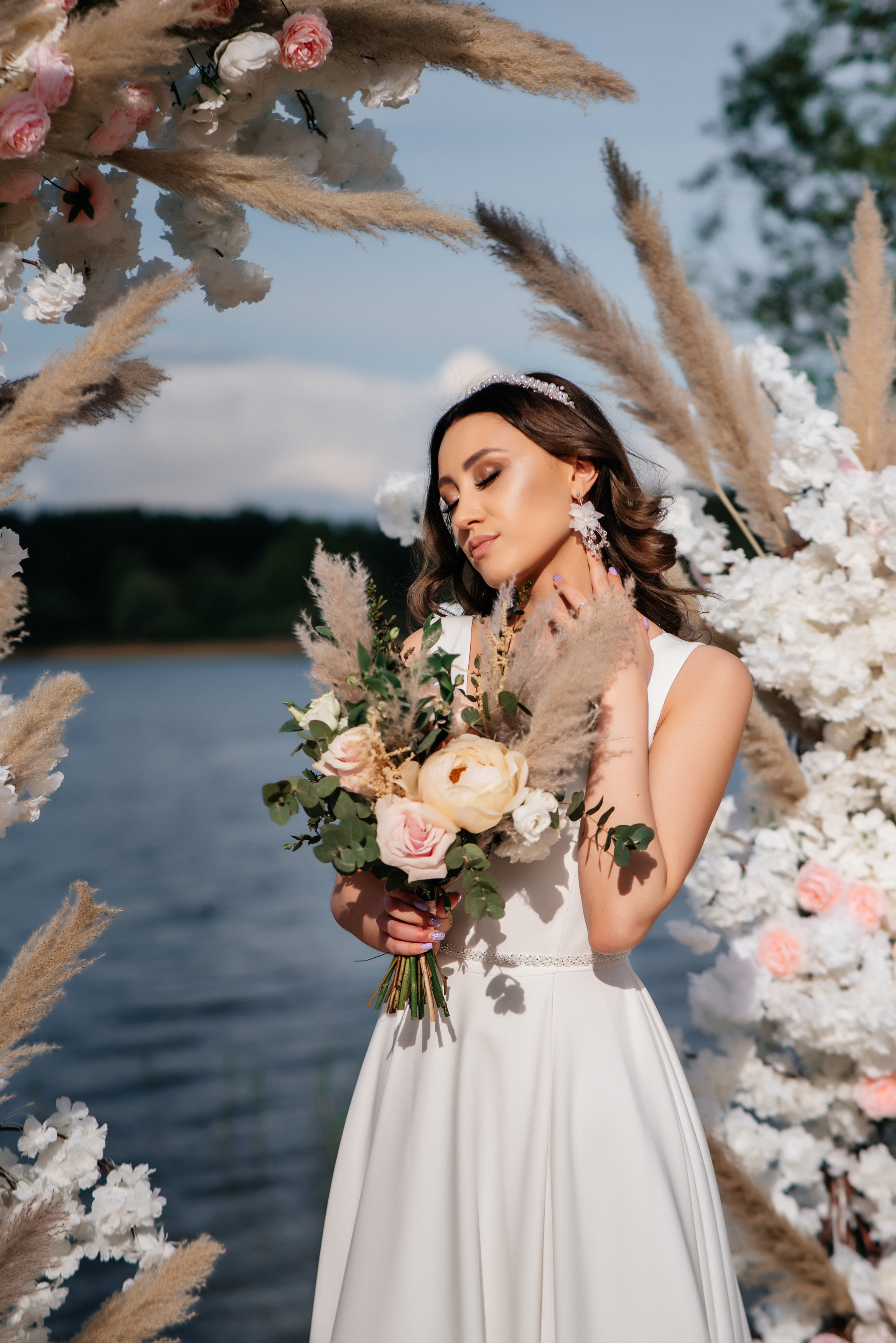 Истории любви наших невест, которые нашли платье мечты в салоне Бонжур. Свадебный салон-ателье Бонжур в Минске Bonjour