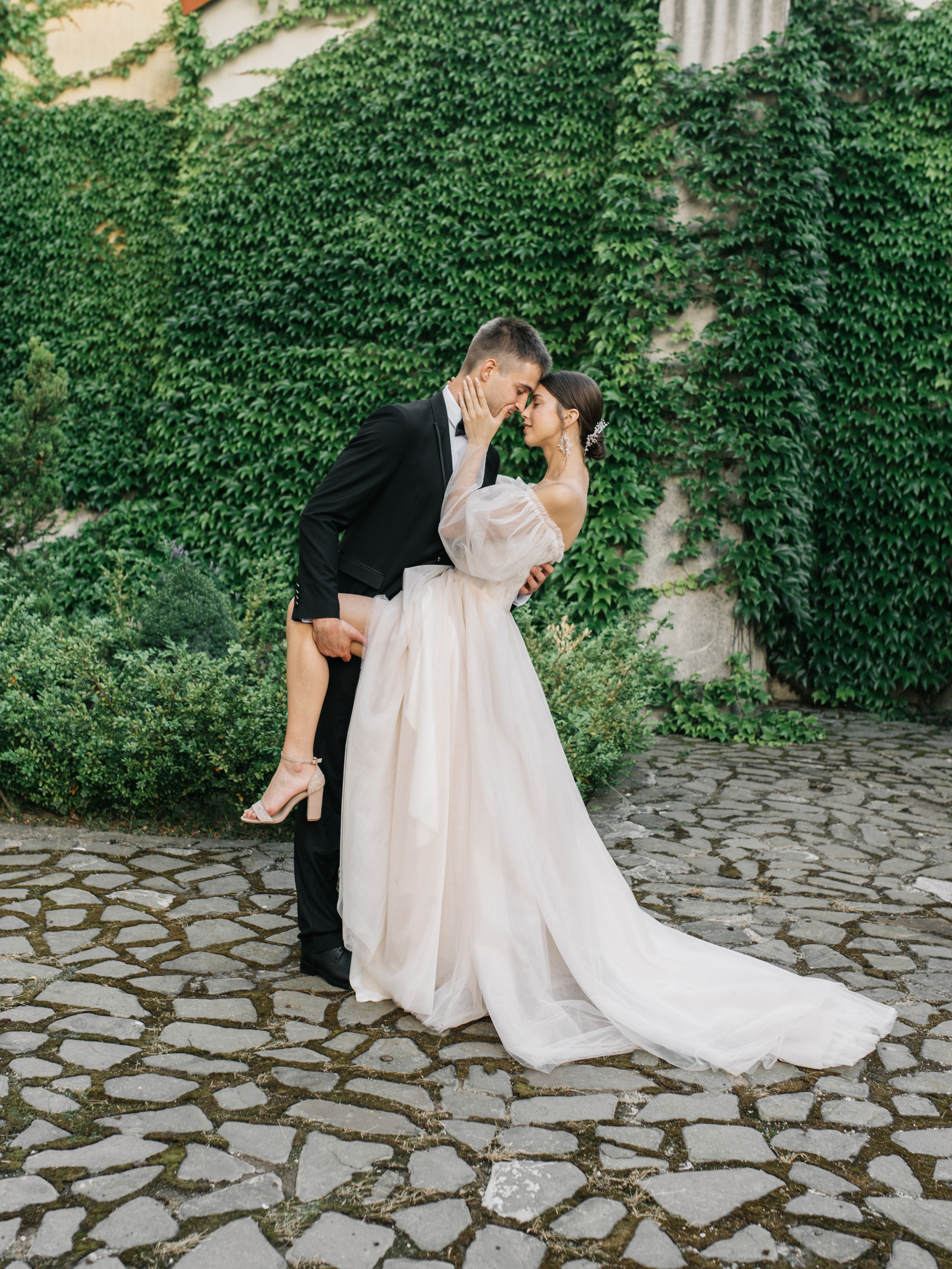 Валентин и Мария. Свадебный салон-ателье Бонжур в Минске Bonjour