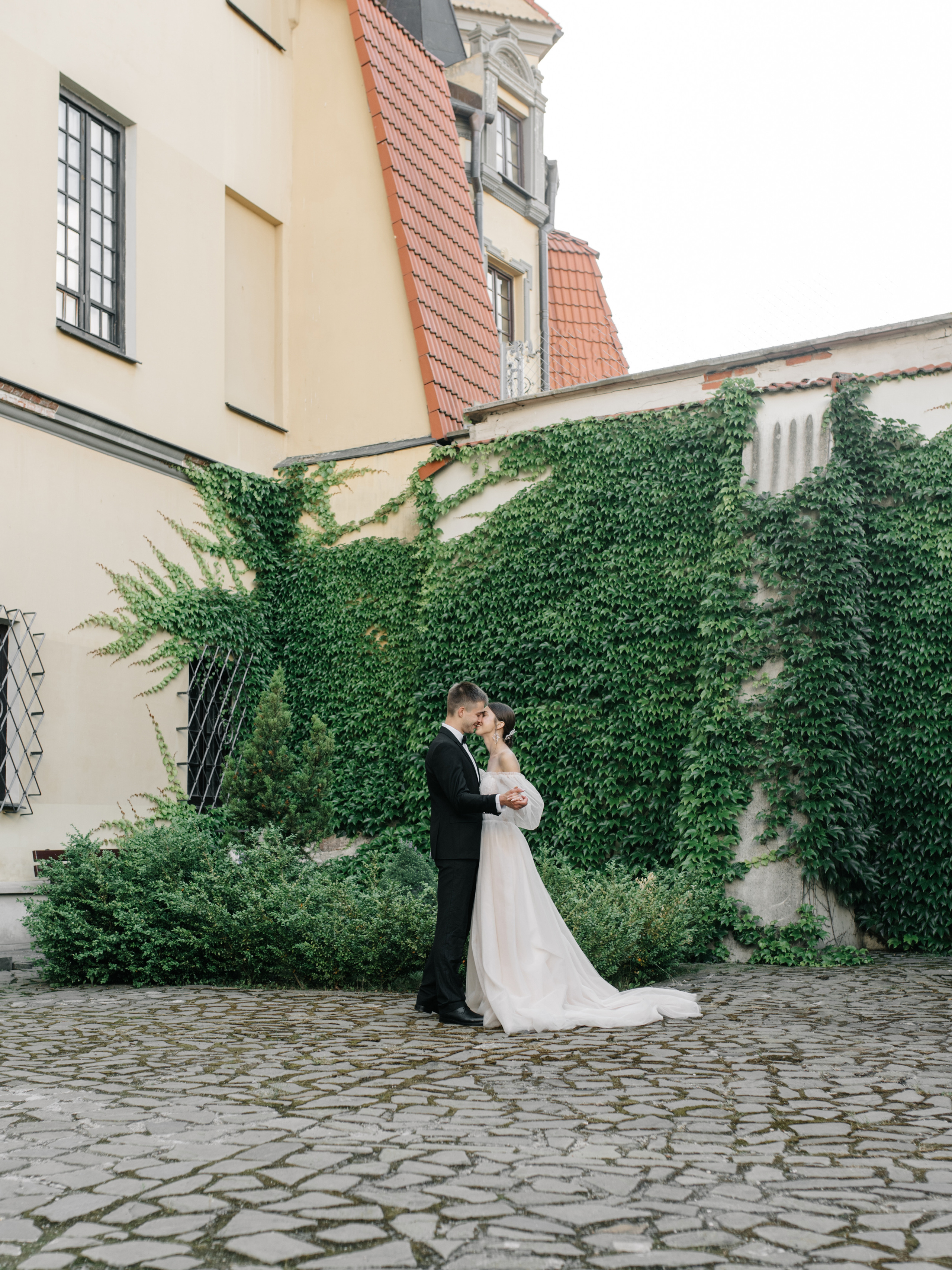 Валентин и Мария. Свадебный салон-ателье Бонжур в Минске Bonjour