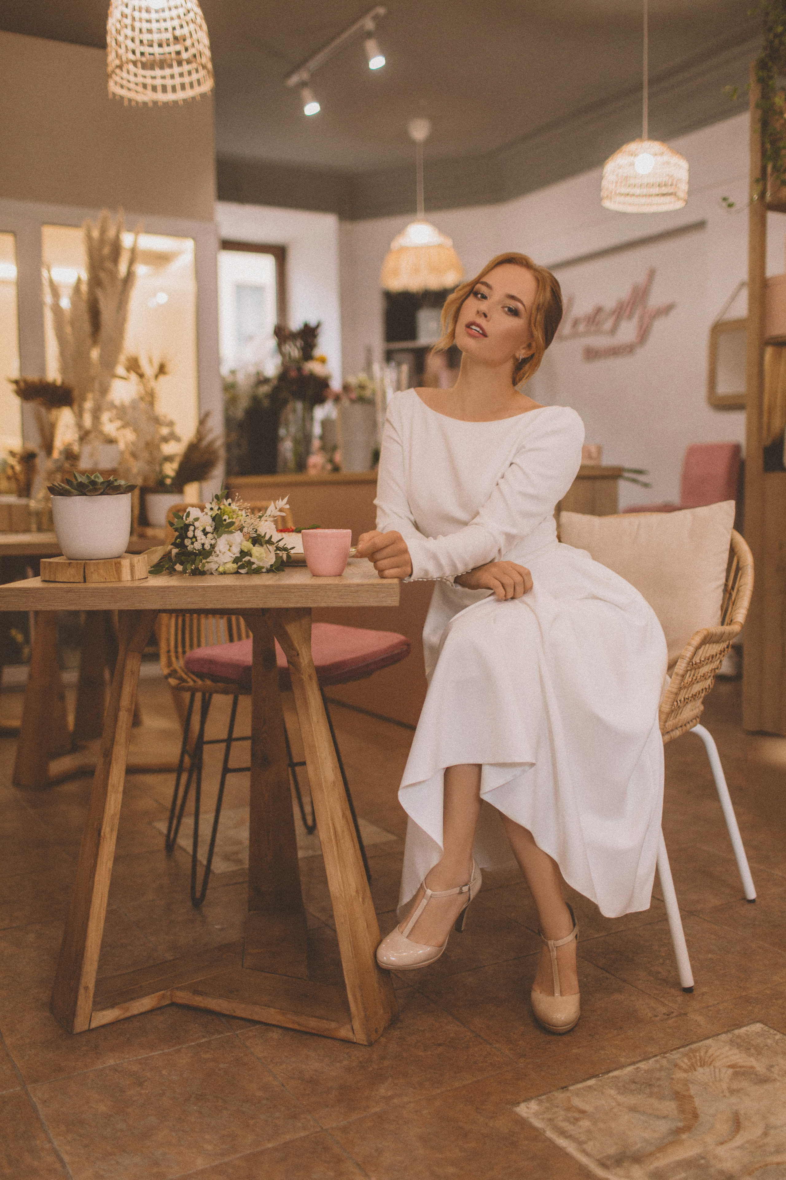 Фотосессия невесты Маргариты в свадебном платье Брижит миди от Бонжур. Свадебный салон-ателье Бонжур в Минске Bonjour