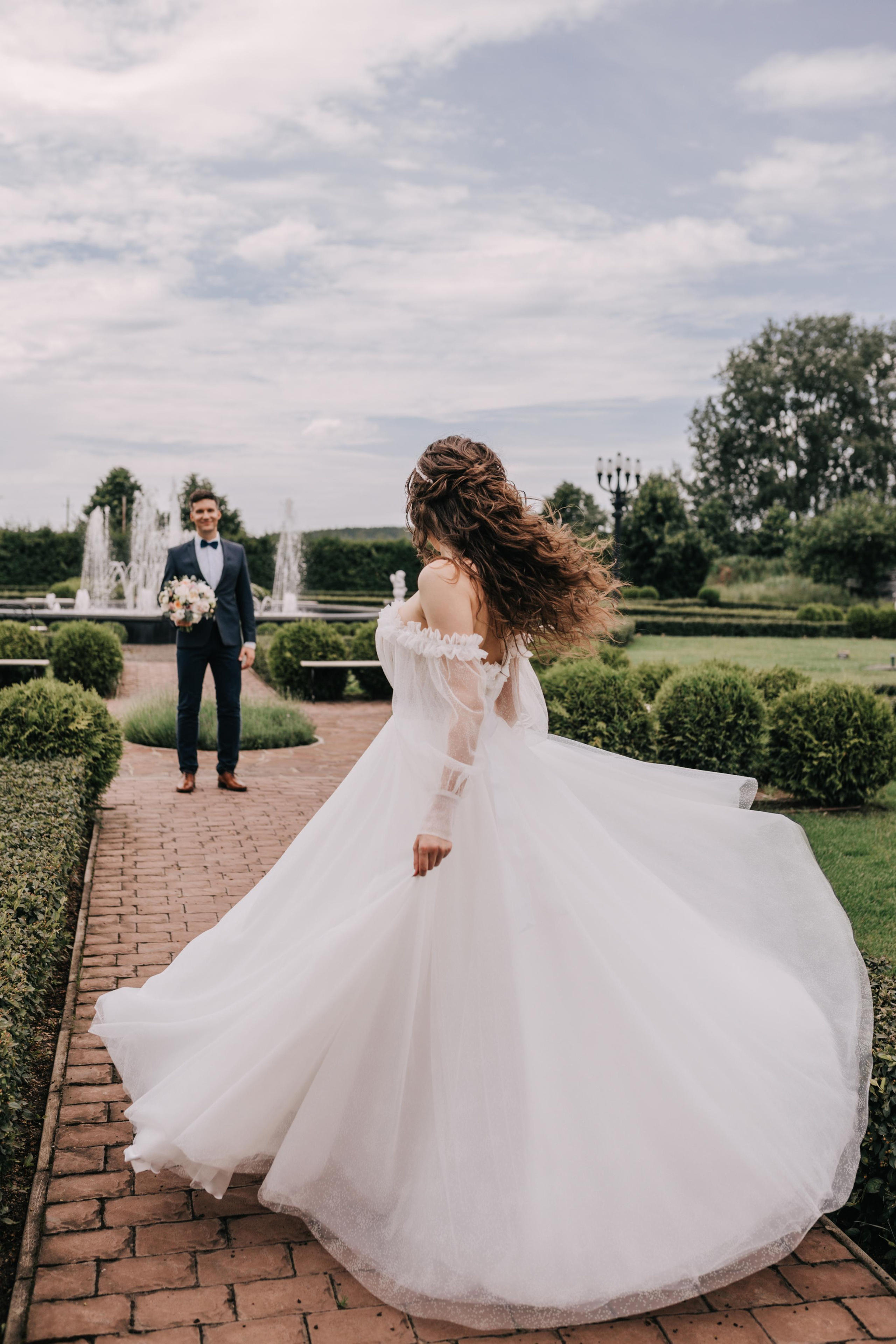 Юля и Максим. Свадебный салон-ателье Бонжур в Минске Bonjour