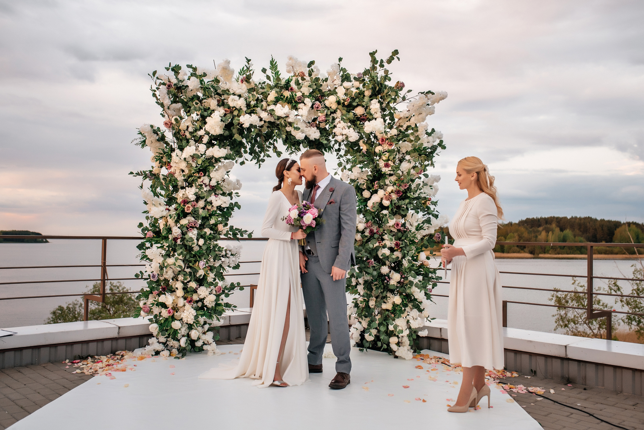 Василиса и Евгений. Свадебный салон-ателье Бонжур в Минске Bonjour