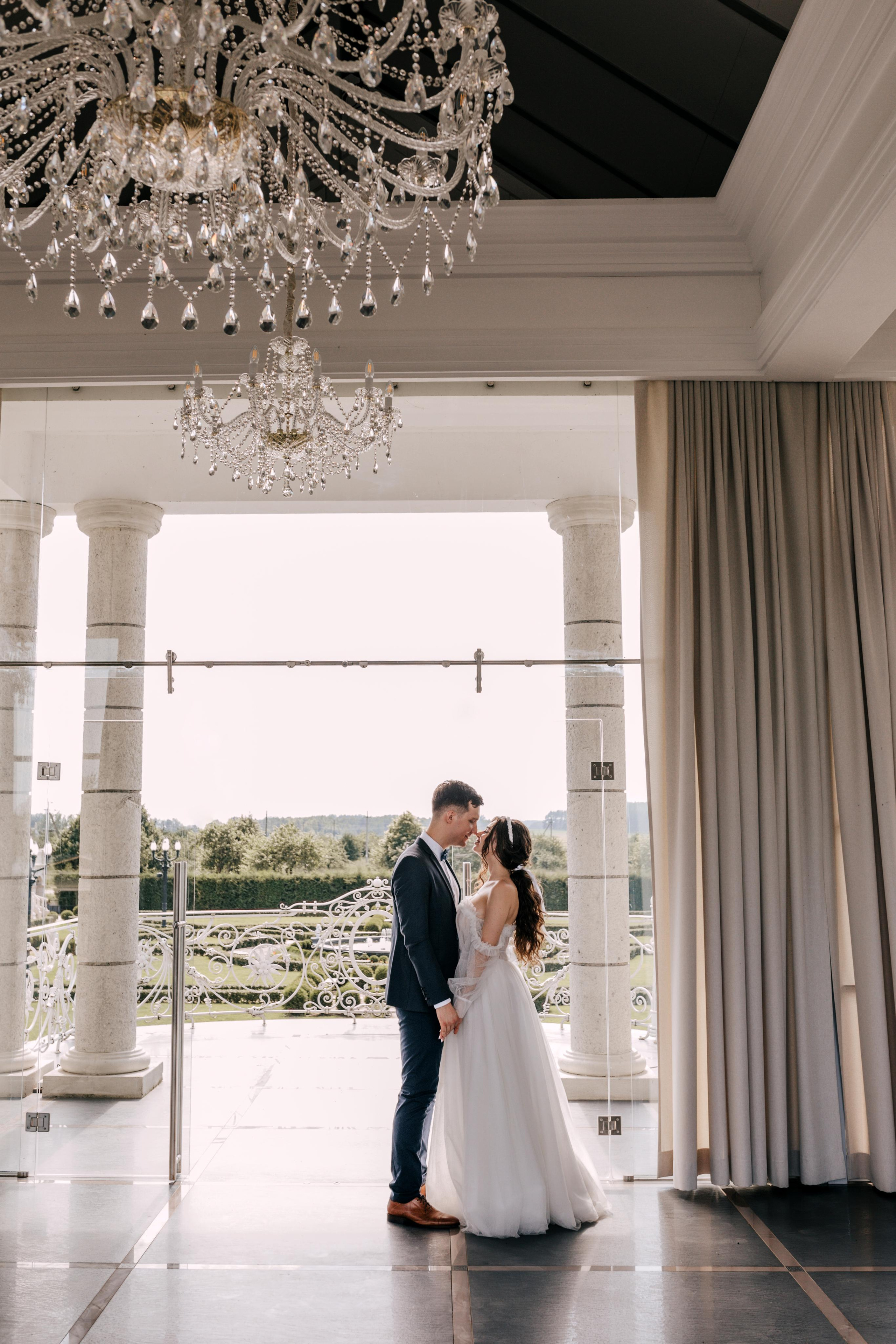 Юля и Максим. Свадебный салон-ателье Бонжур в Минске Bonjour