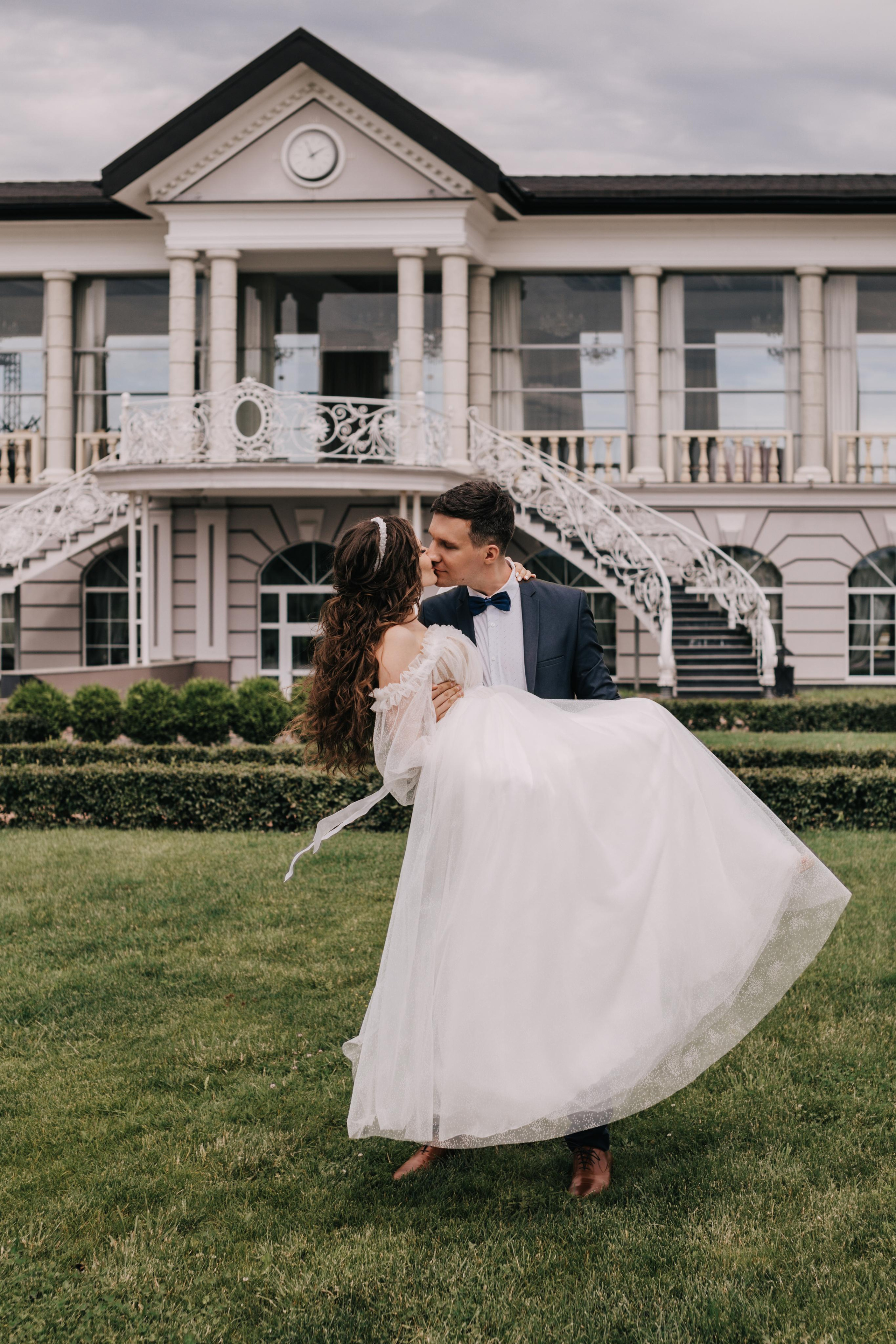 Юля и Максим. Свадебный салон-ателье Бонжур в Минске Bonjour