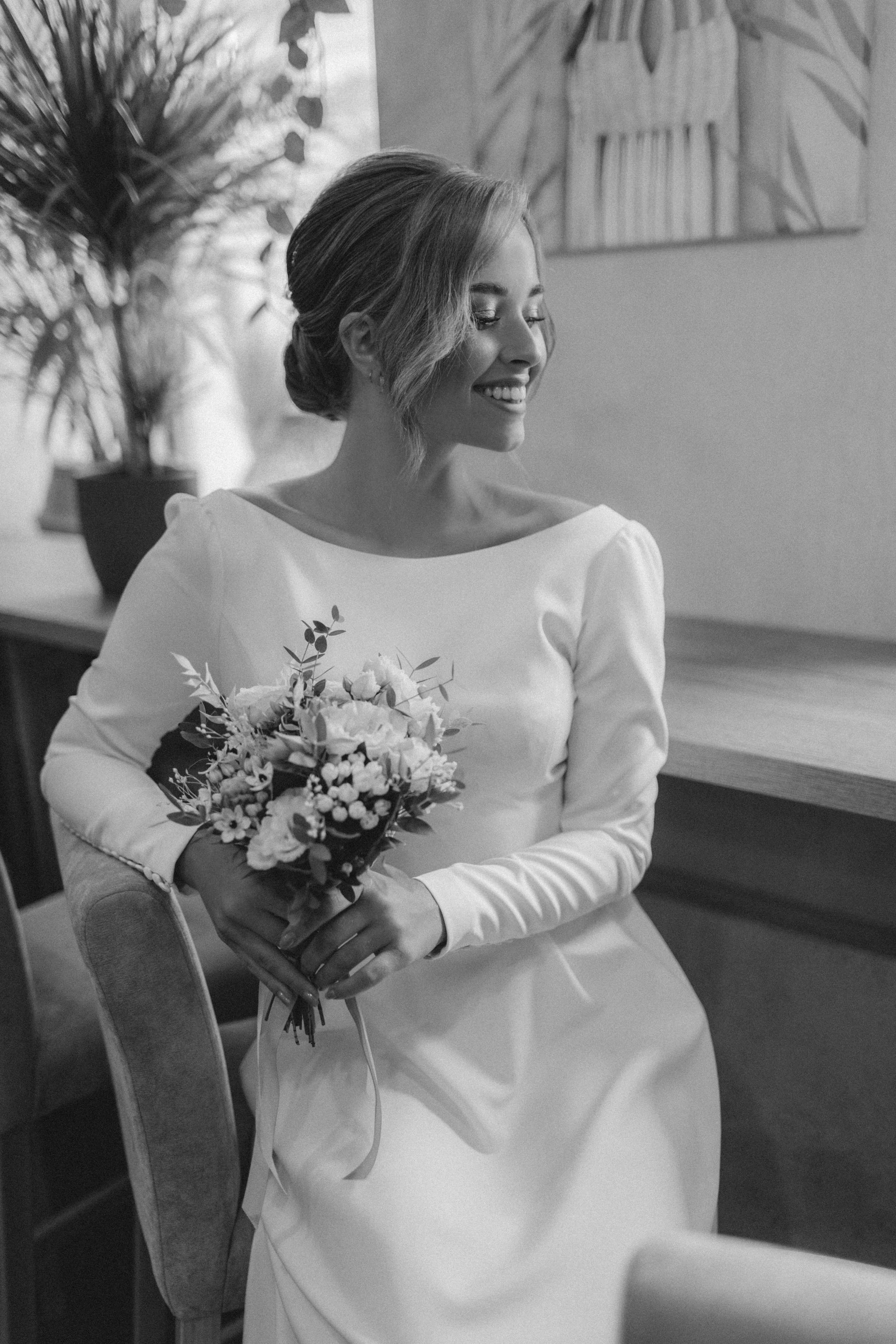 Фотосессия невесты Маргариты в свадебном платье Брижит миди от Бонжур. Свадебный салон-ателье Бонжур в Минске Bonjour