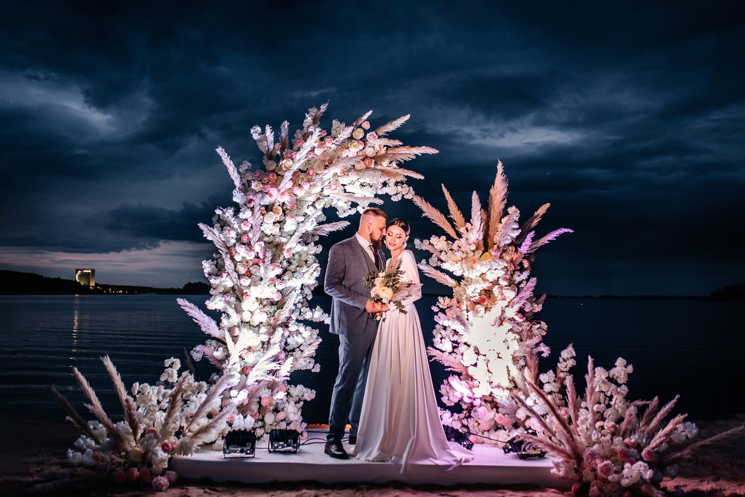 Василиса и Евгений. Свадебный салон-ателье Бонжур в Минске Bonjour