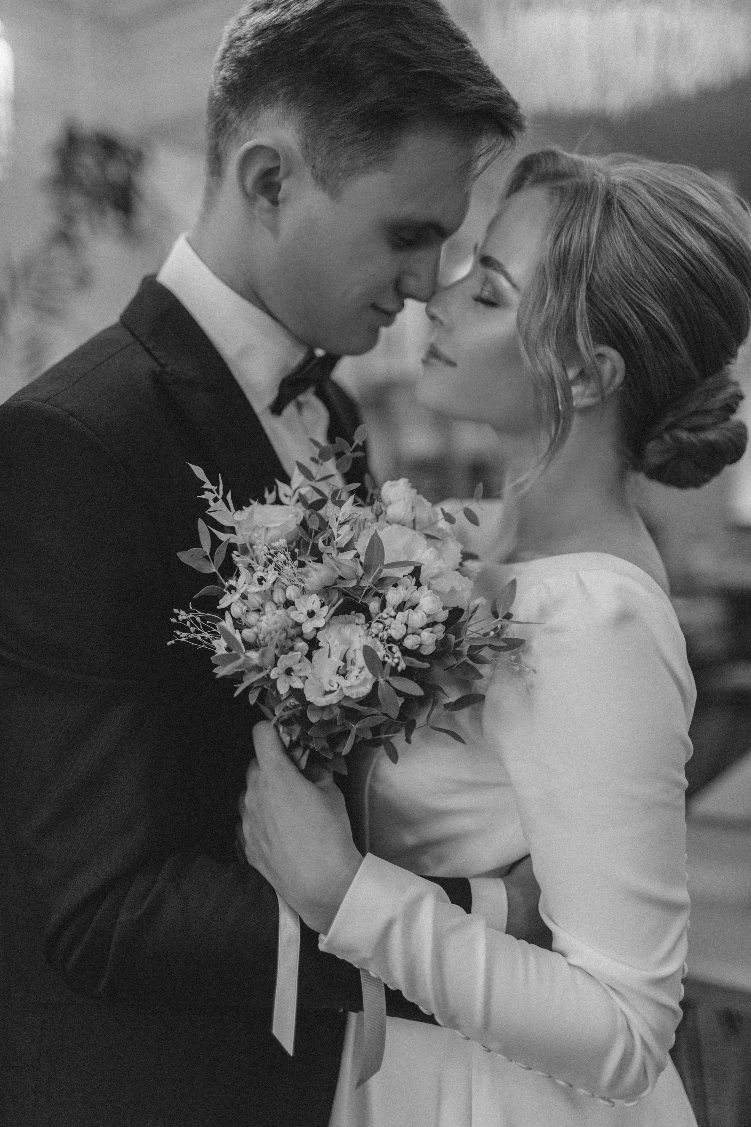 Фотосессия невесты Маргариты в свадебном платье Брижит миди от Бонжур. Свадебный салон-ателье Бонжур в Минске Bonjour