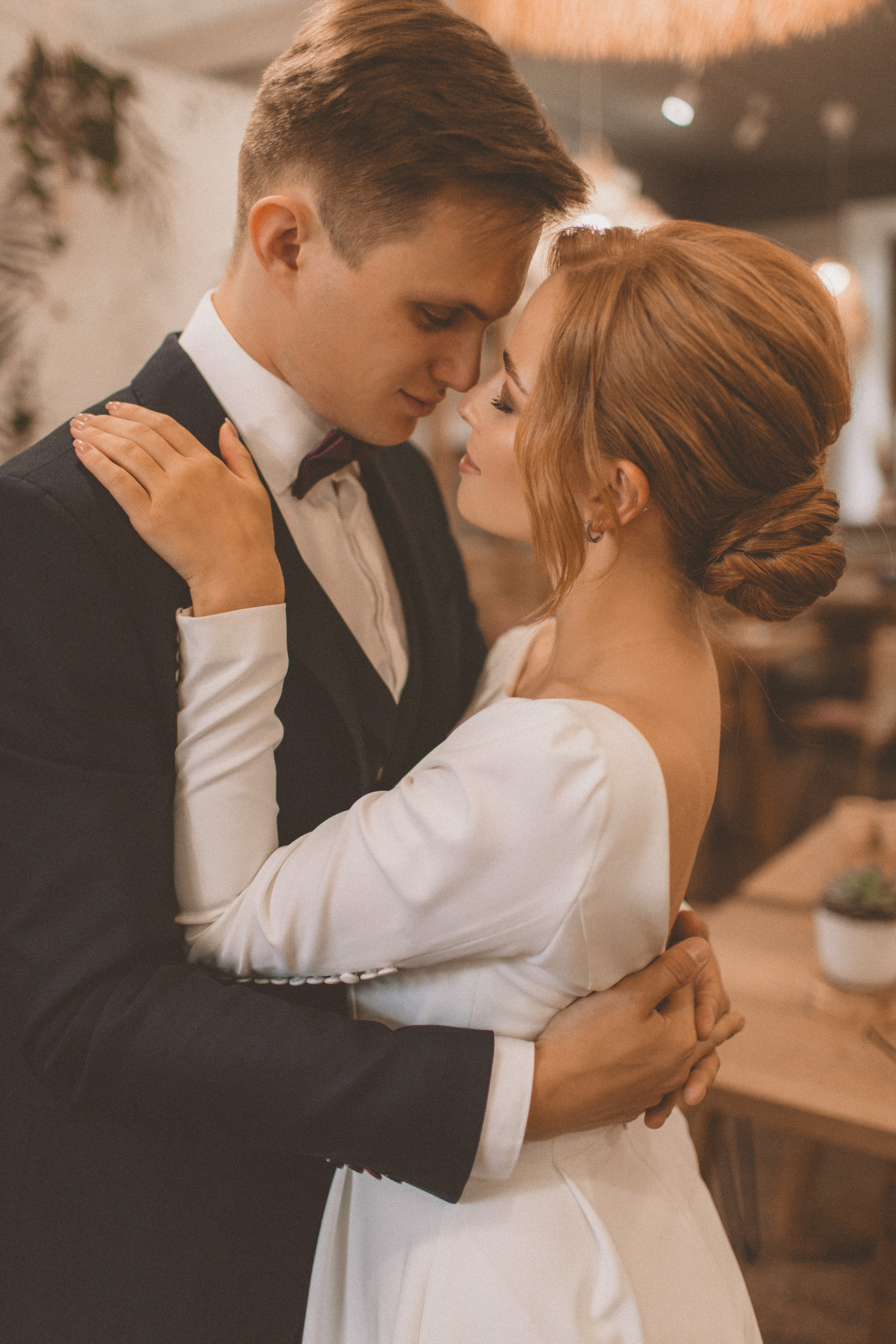 Фотосессия невесты Маргариты в свадебном платье Брижит миди от Бонжур. Свадебный салон-ателье Бонжур в Минске Bonjour