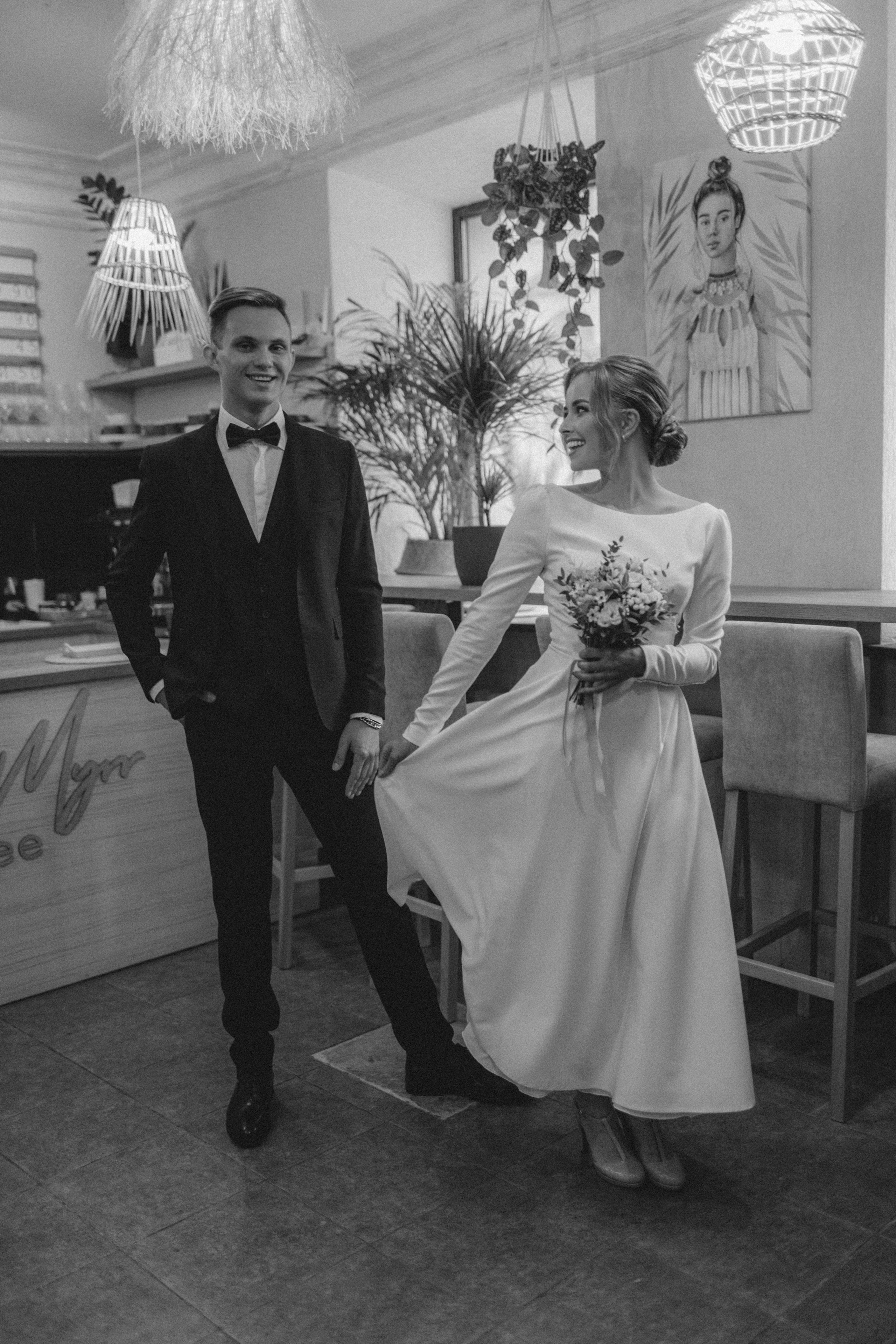 Фотосессия невесты Маргариты в свадебном платье Брижит миди от Бонжур. Свадебный салон-ателье Бонжур в Минске Bonjour