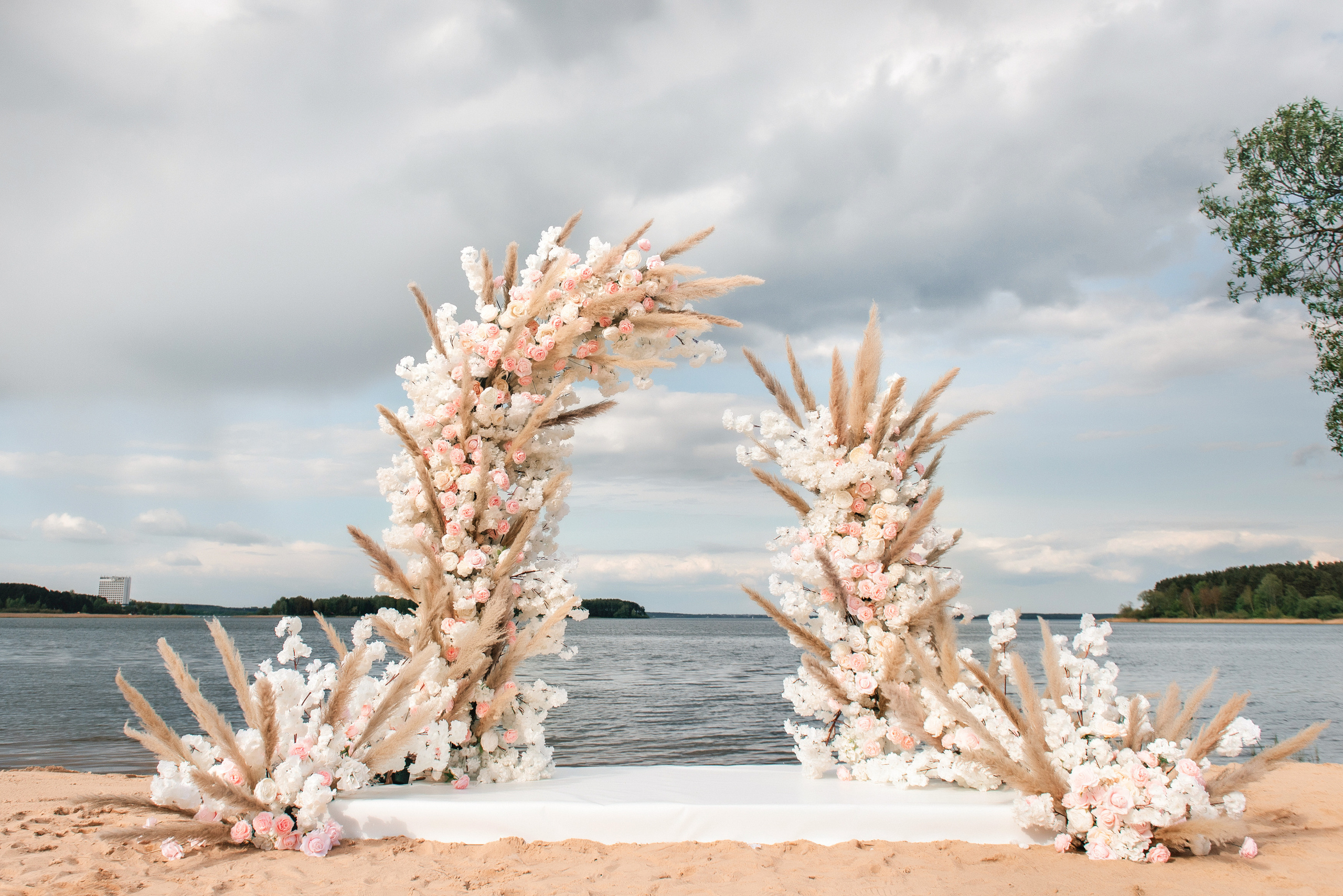 Василиса и Евгений. Свадебный салон-ателье Бонжур в Минске Bonjour