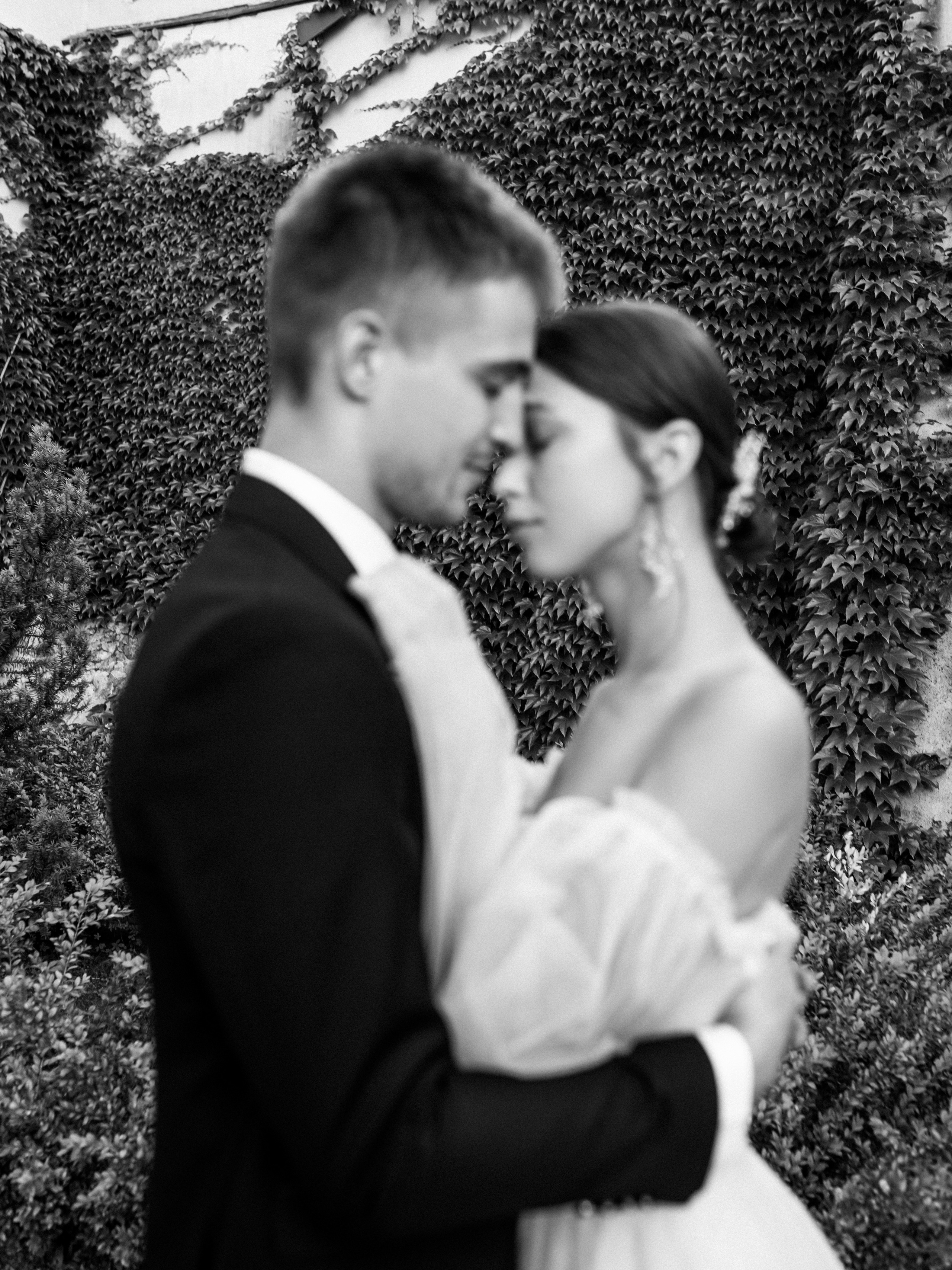 Валентин и Мария. Свадебный салон-ателье Бонжур в Минске Bonjour