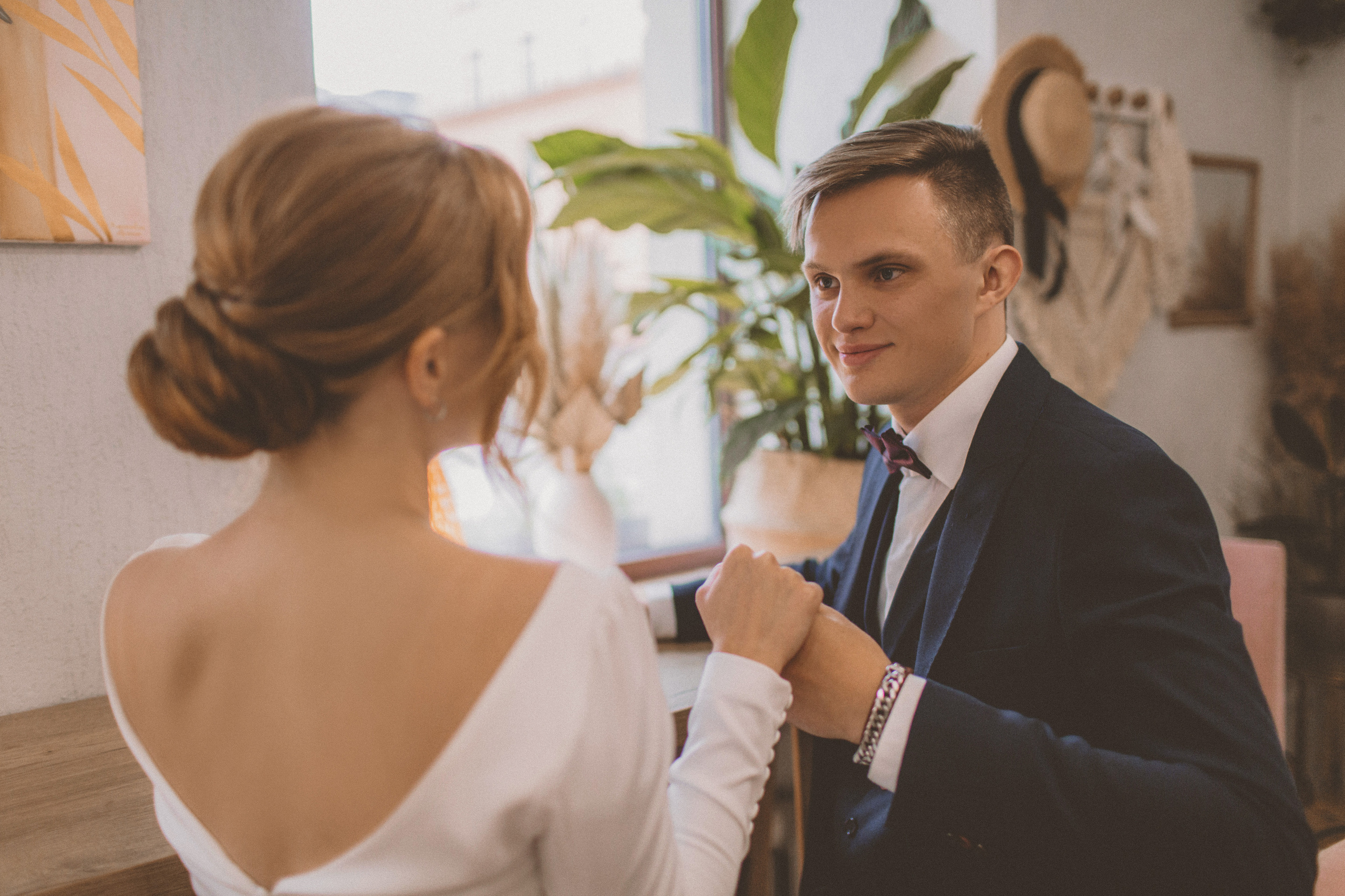 Фотосессия невесты Маргариты в свадебном платье Брижит миди от Бонжур. Свадебный салон-ателье Бонжур в Минске Bonjour