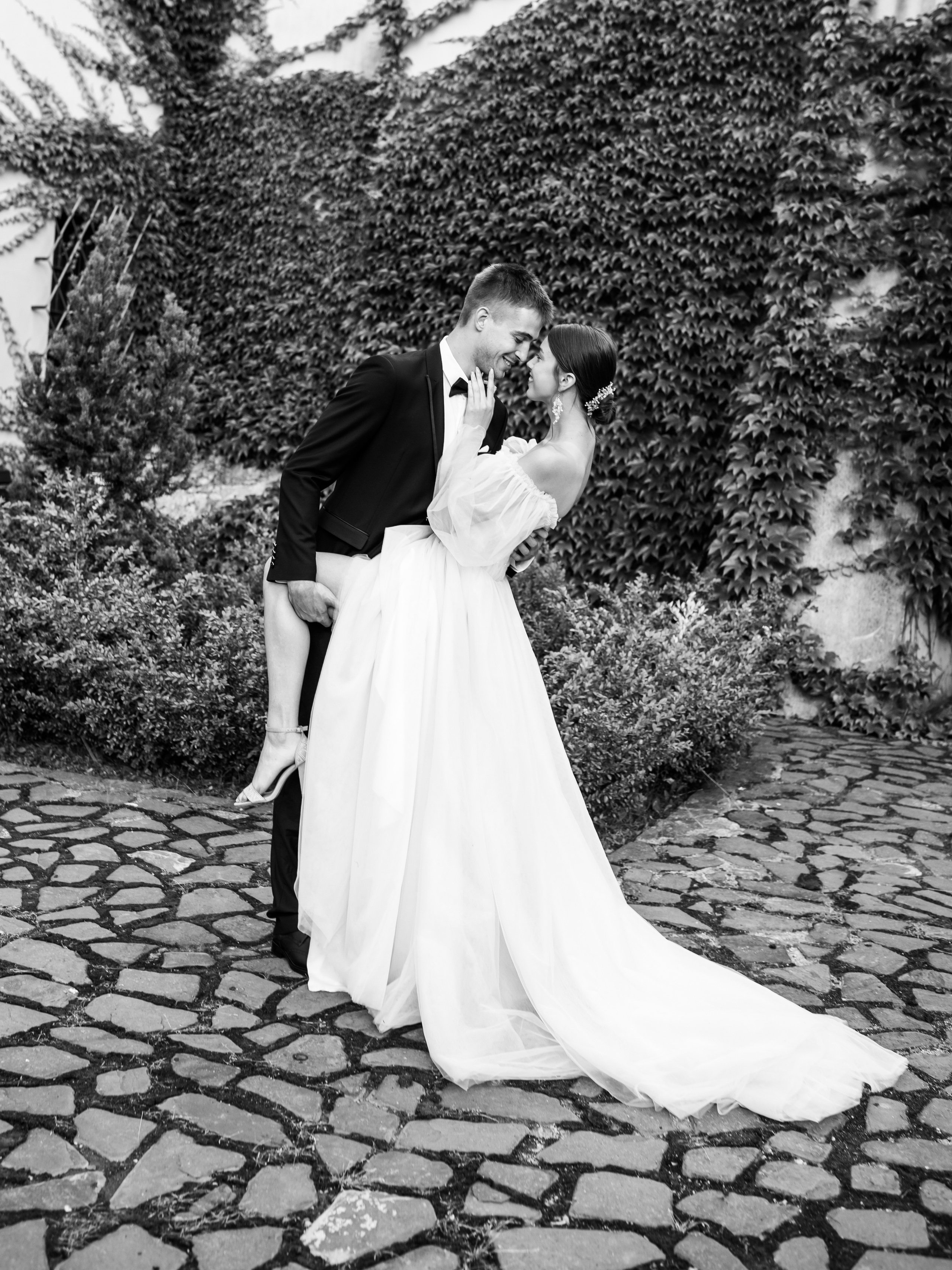 Валентин и Мария. Свадебный салон-ателье Бонжур в Минске Bonjour