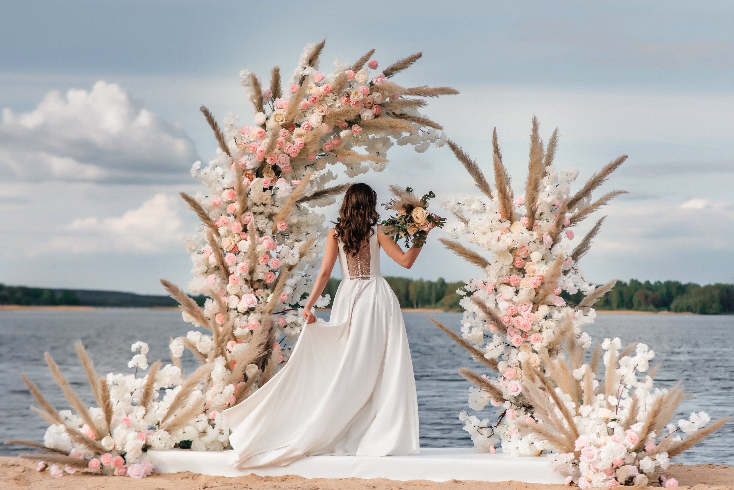 Василиса и Евгений. Свадебный салон-ателье Бонжур в Минске Bonjour